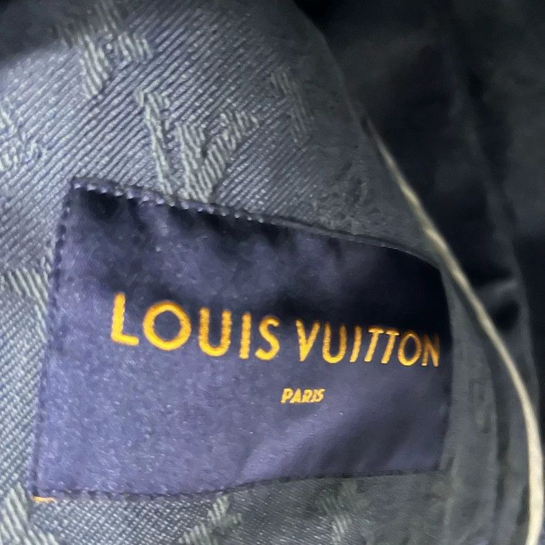 Louis Vuitton Louis Vuitton Blue logo printed single-breasted long-sleev Size US M / EU 48-50 / 2 - 3 Thumbnail