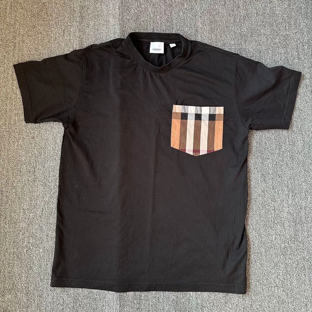 Burberry Burberry Classic Black Check Pocket Short-Sleeve XS Size XS / US 0-2 / IT 36-38 - 1 Thumbnail