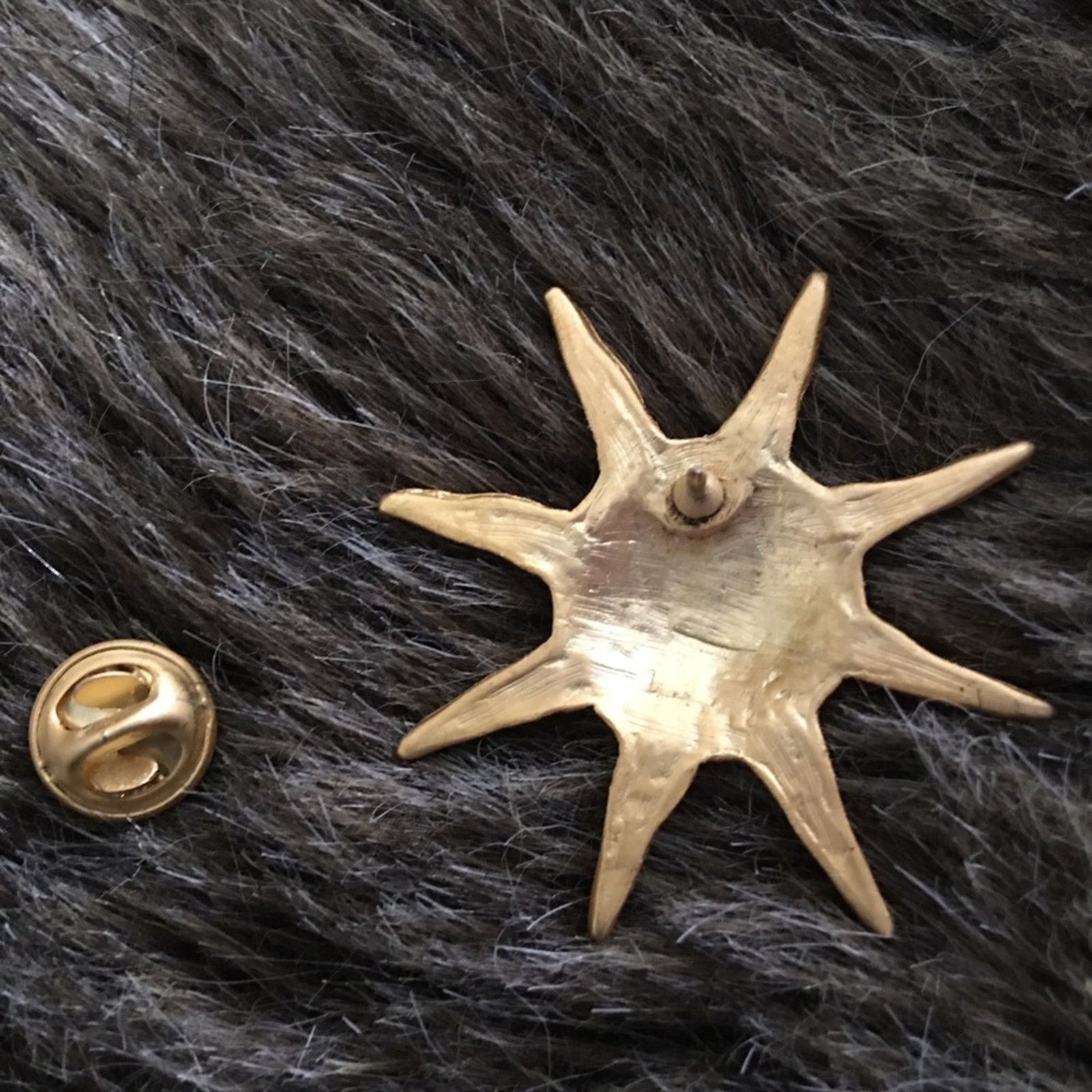 Vintage Vintage gold painted sun tac pin brooch Size ONE SIZE - 4 Thumbnail