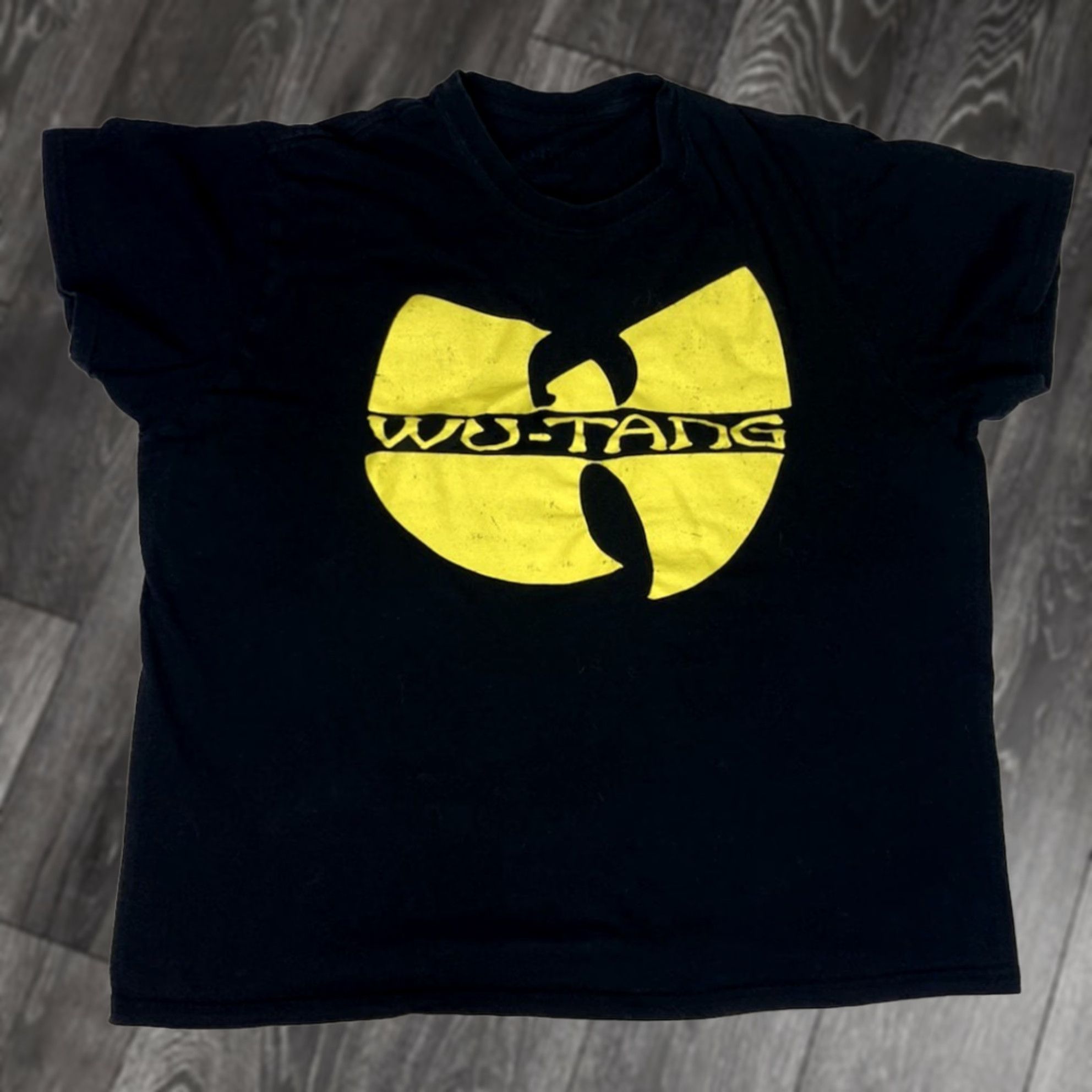 Logo 7 VINTAGE Wu-Tang Graphic T-shirt Women XL Black Logo Yellow Short Sleeve Music Shirts Size XL / US 12-14 / IT 48-50 - 1 Thumbnail