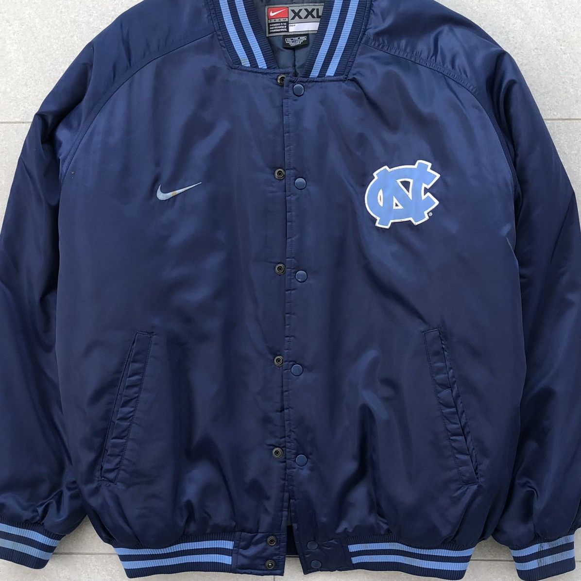 Nike Vintage Nike North Carolina UNC Tar Heels Bomber Jacket Size US XXL / EU 58 / 5 - 2 Thumbnail