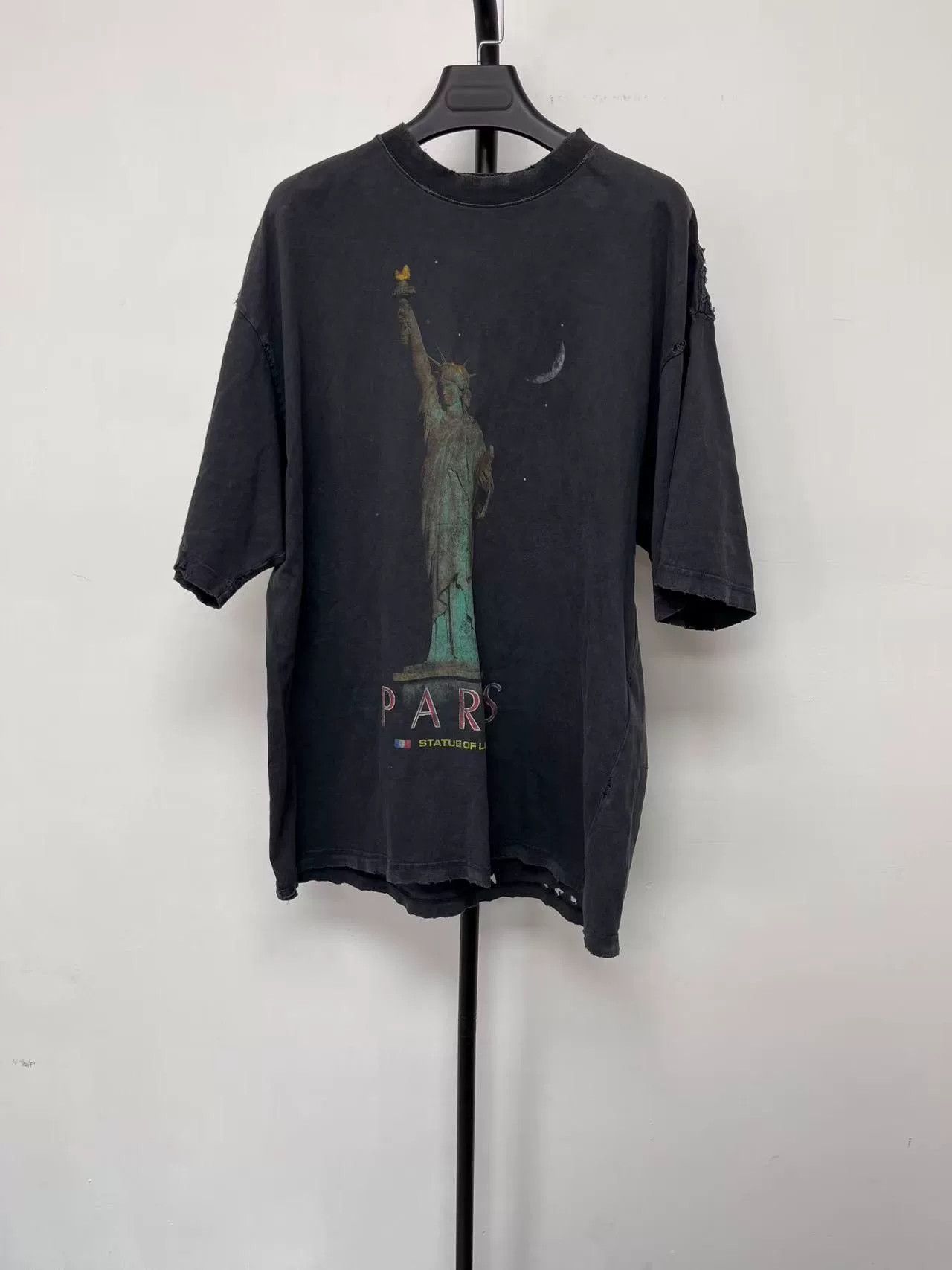 Balenciaga Balenciaga Graphic Letter Print Crewneck T-Shirt Size US S / EU 44-46 / 1 - 1 Thumbnail