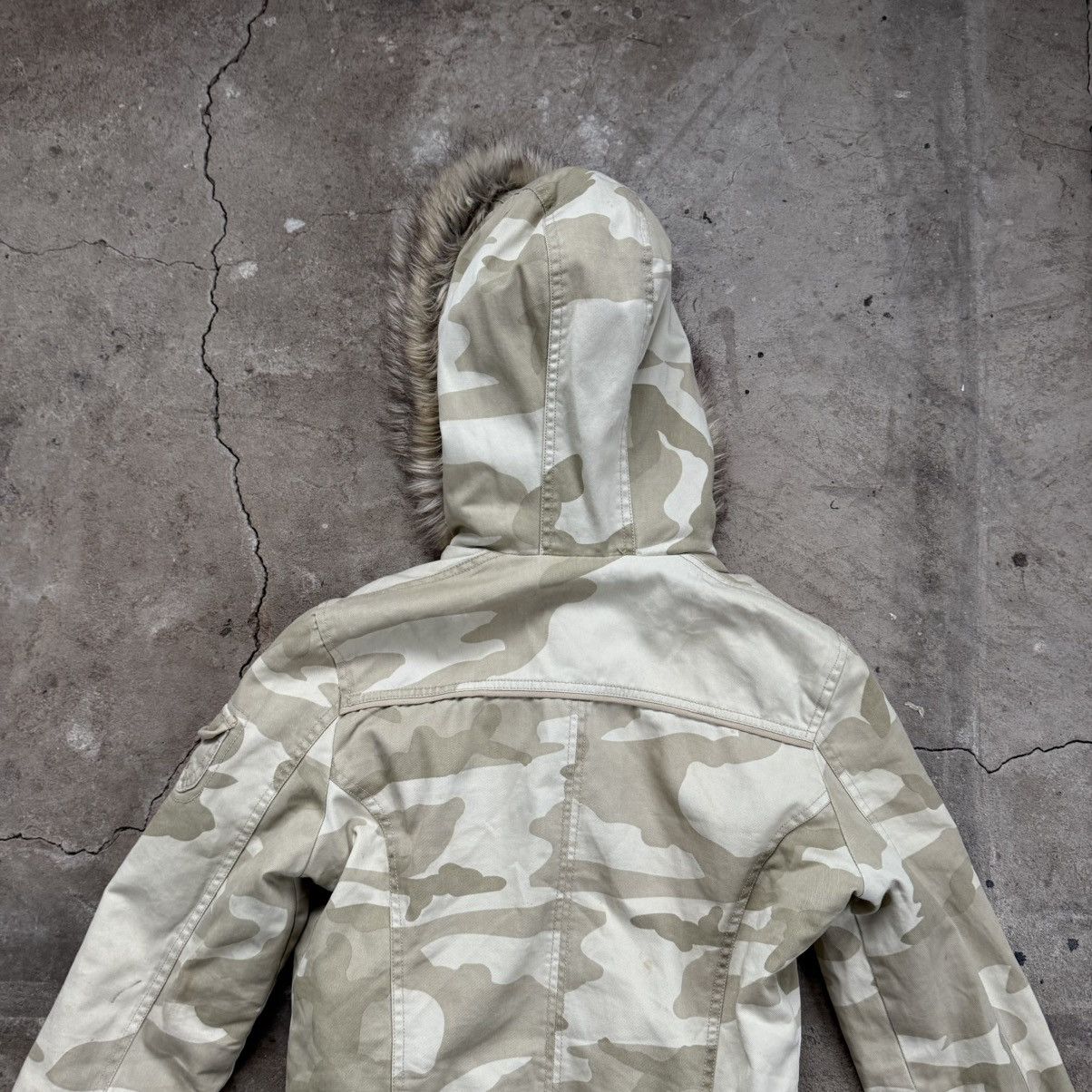 Le Grande Bleu (L.G.B.) Surplus Raw Vintage Camo Bomber Jacket With Faux Fur Hood Size S / US 4 / IT 40 - 6 Thumbnail