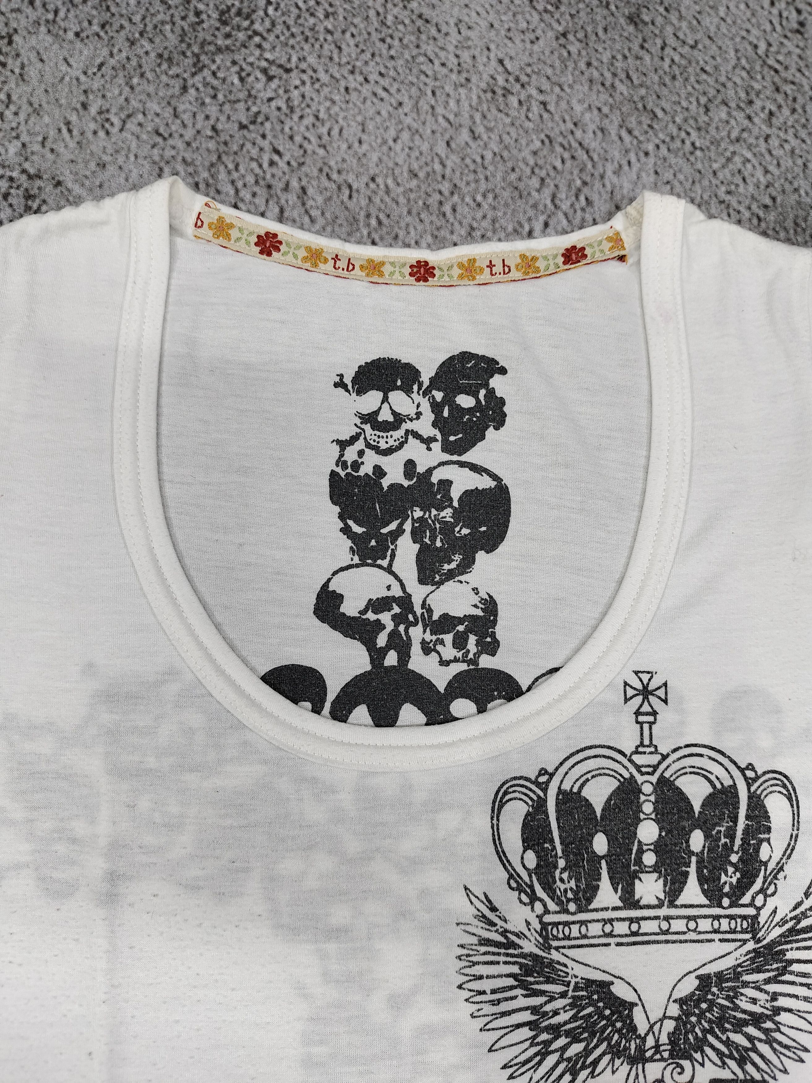 Japanese Brand 00s T.B Sensounico🇯🇵Gothic Skull Cross Crest Graphic Tee Size S / US 4 / IT 40 - 6 Thumbnail