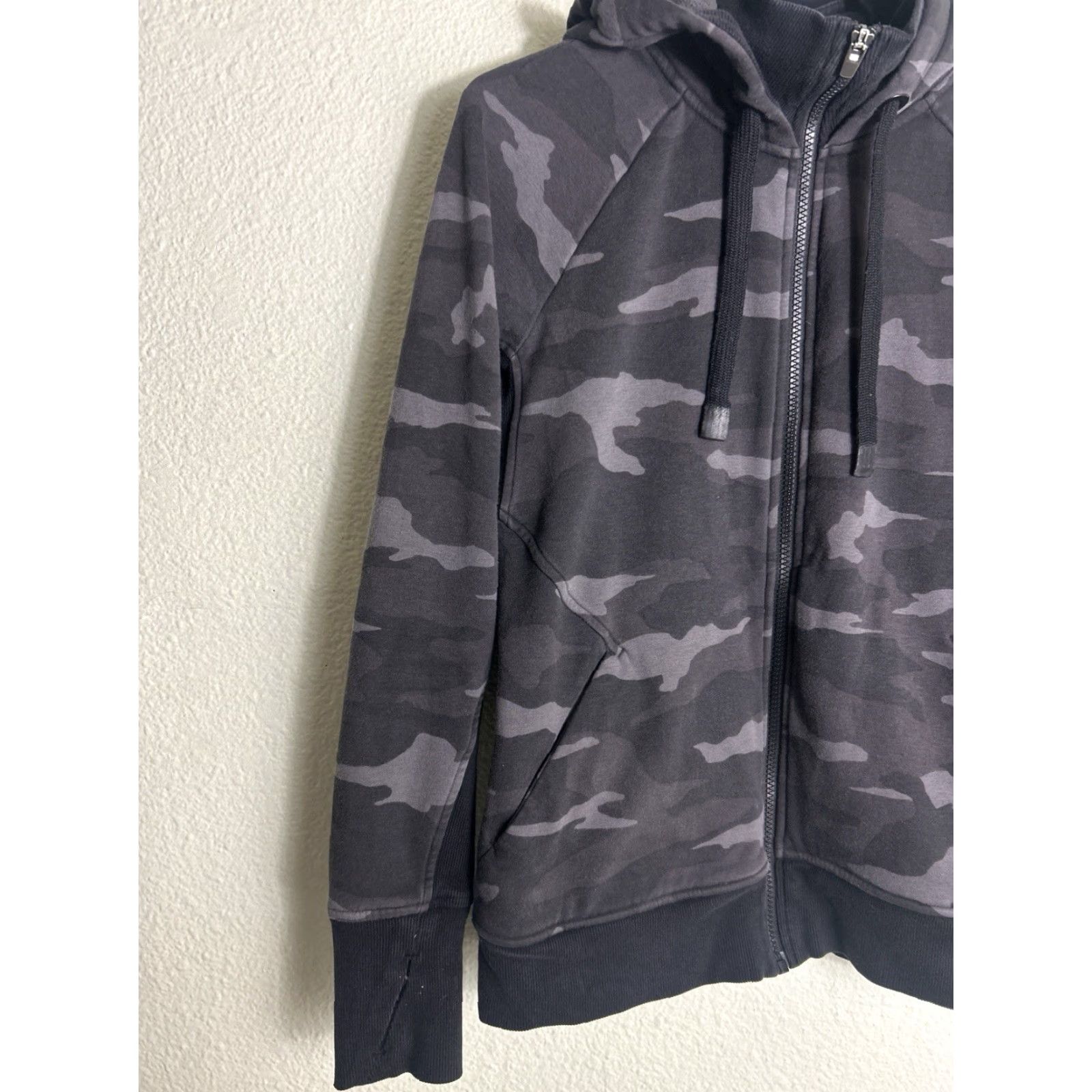 Athleta VINTAGE Athleta Triumph Printed Camo Full Zip Hoodie Sweatshirt Small Black Gray 511504 Size S / US 4 / IT 40 - 2 Thumbnail