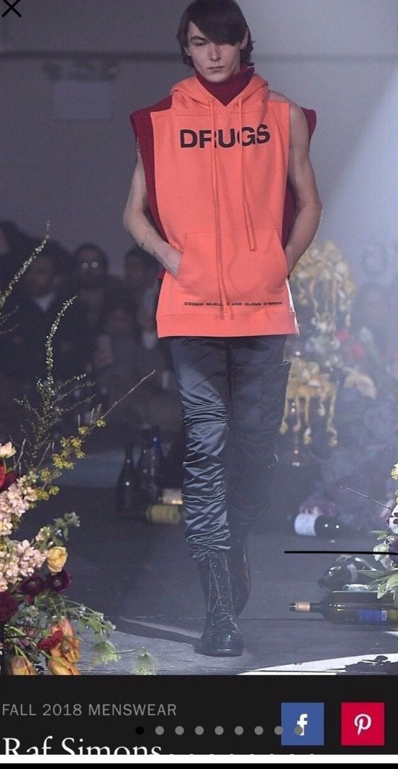 RUNWAY Fall 2018 DRUGS Front Sweatshirt Panel