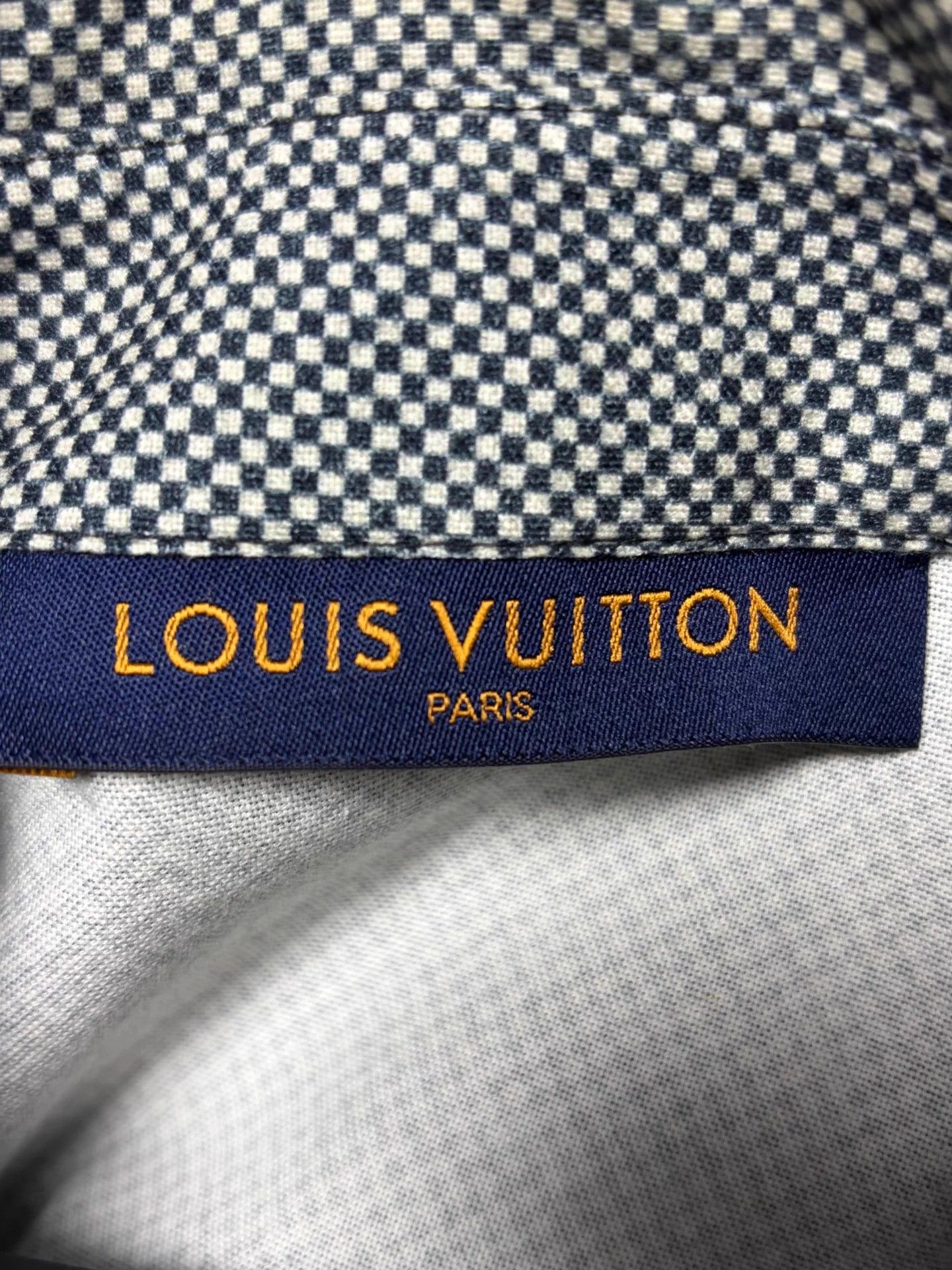 Louis Vuitton Louis Vuitton long-sleeve shirt S size Italian made Size US S / EU 44-46 / 1 - 3 Thumbnail