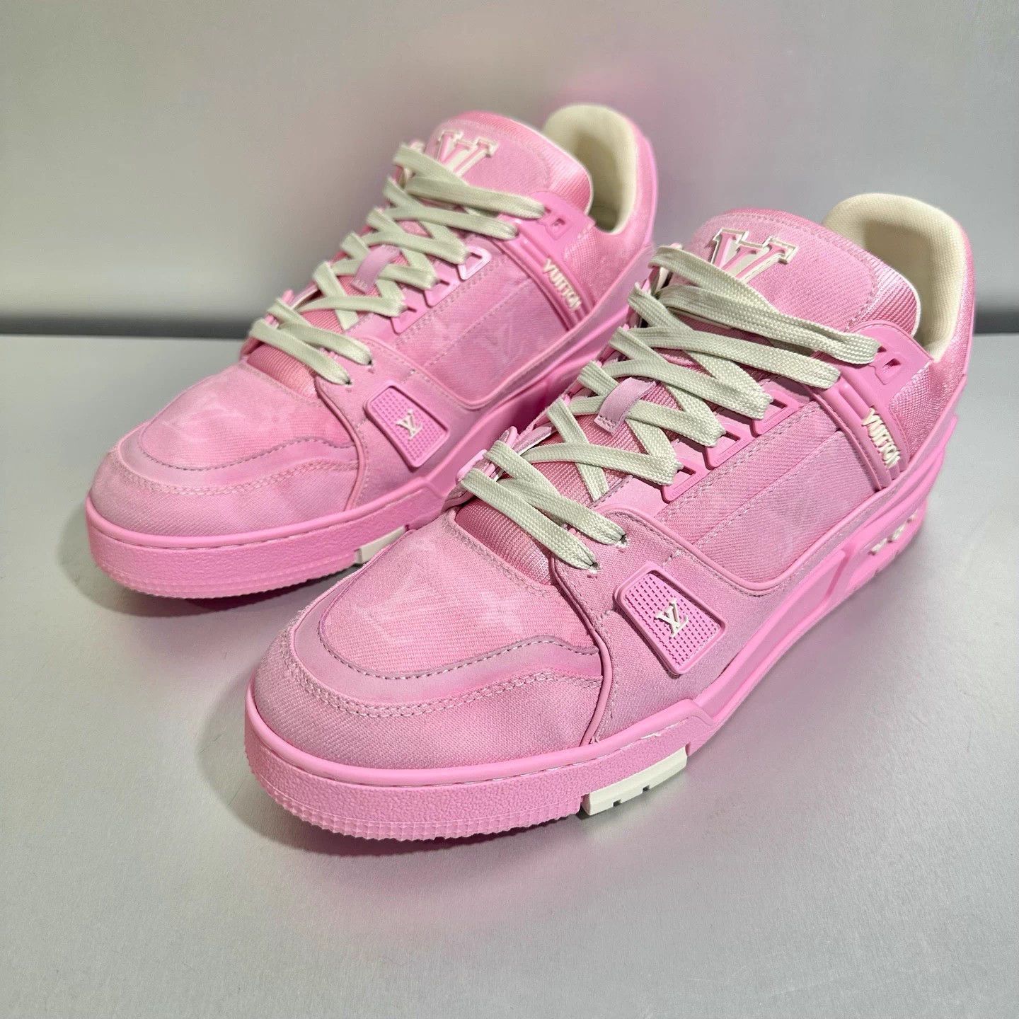 Louis Vuitton Louis Vuitton Trainer 25 New Pink Denim 9/43 Mint Size US 9 / EU 42 - 1 Thumbnail