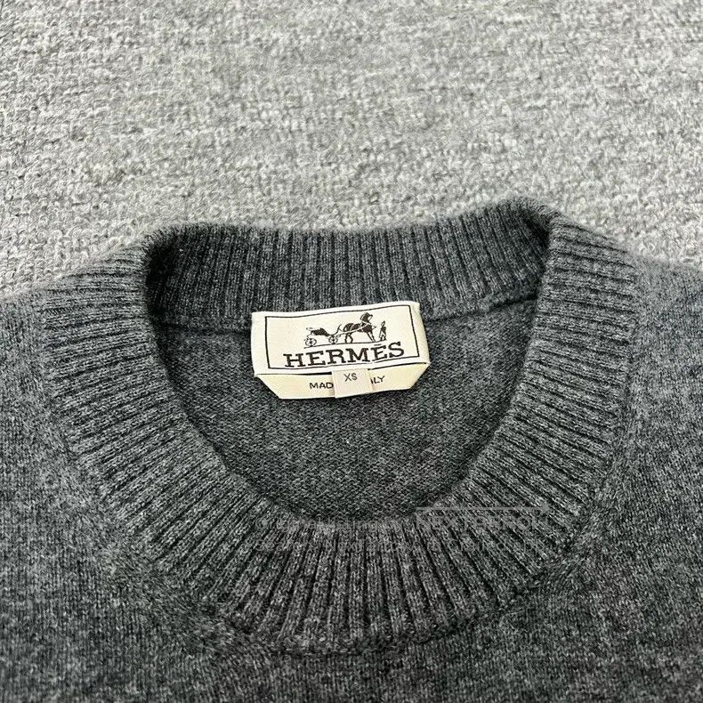 Hermes Hermes FW23 Cashmere Grey Crewneck Knit Sweater Size US XS / EU 42 / 0 - 5 Thumbnail