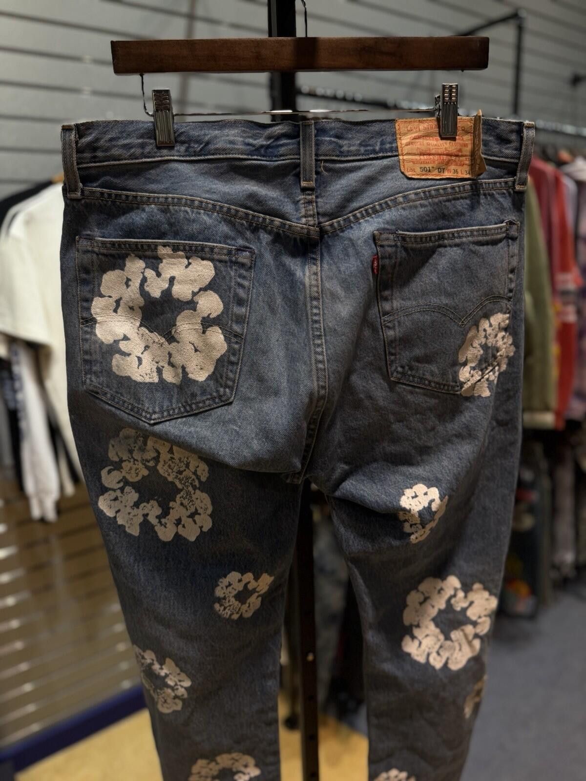 DENIM TEARS Denim Tears Light Washed Blue Cotton Wreath Jeans Size 36x34 Size US 36 / EU 52 - 9 Thumbnail