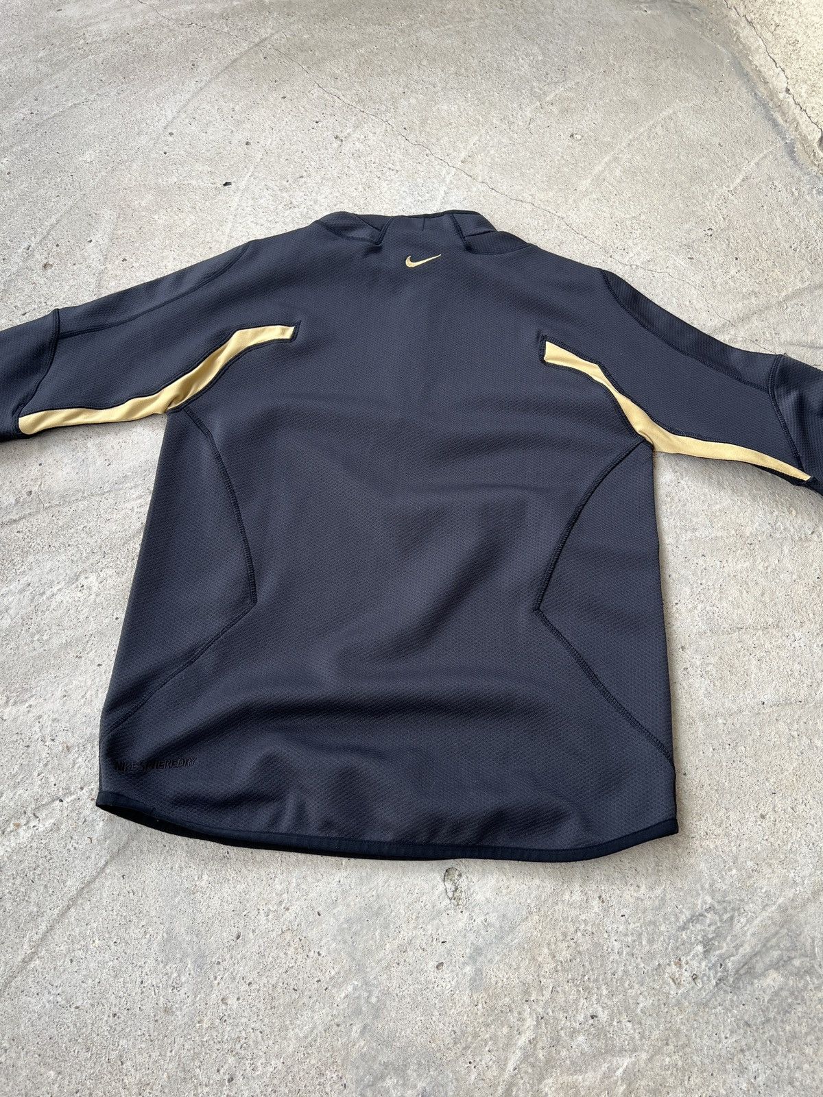 Nike Nike Sphere Dry Vintage Size US M / EU 48-50 / 2 - 3 Thumbnail