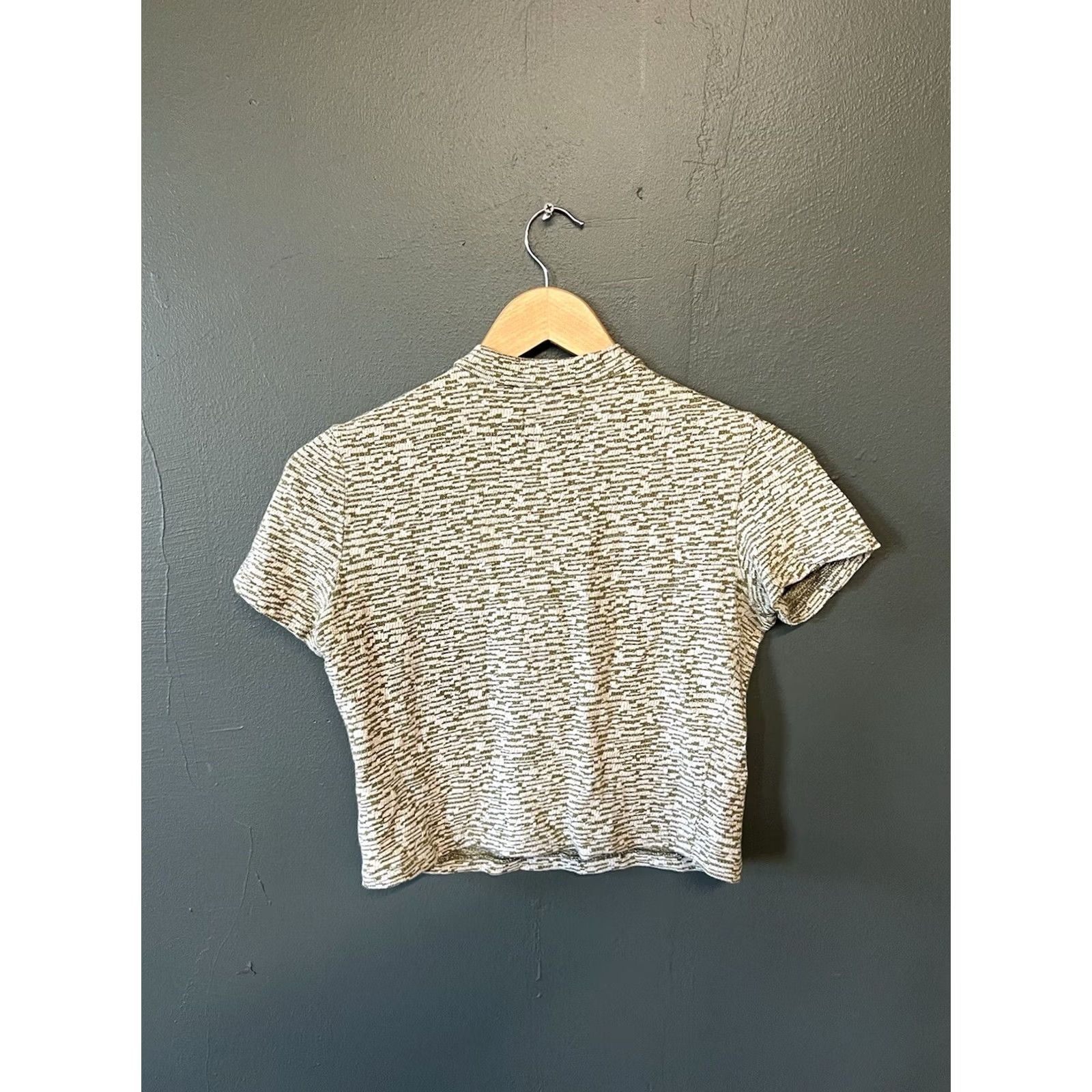 Urban Outfitters Urban Outfitters Womens Green Cropped Henley Short Sleeve T-Shirt Size Medium Size M / US 6-8 / IT 42-44 - 2 Thumbnail