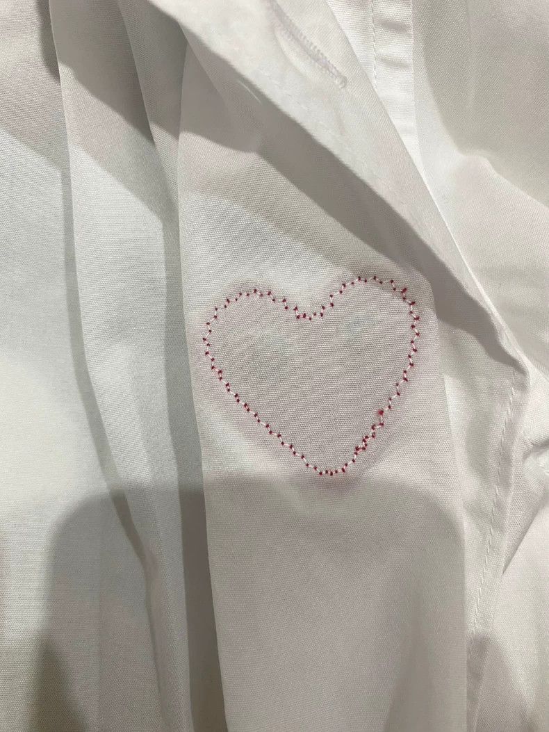 Comme des Garcons Comme Des Garcons Red heart white shirt Size S / US 4 / IT 40 - 3 Thumbnail