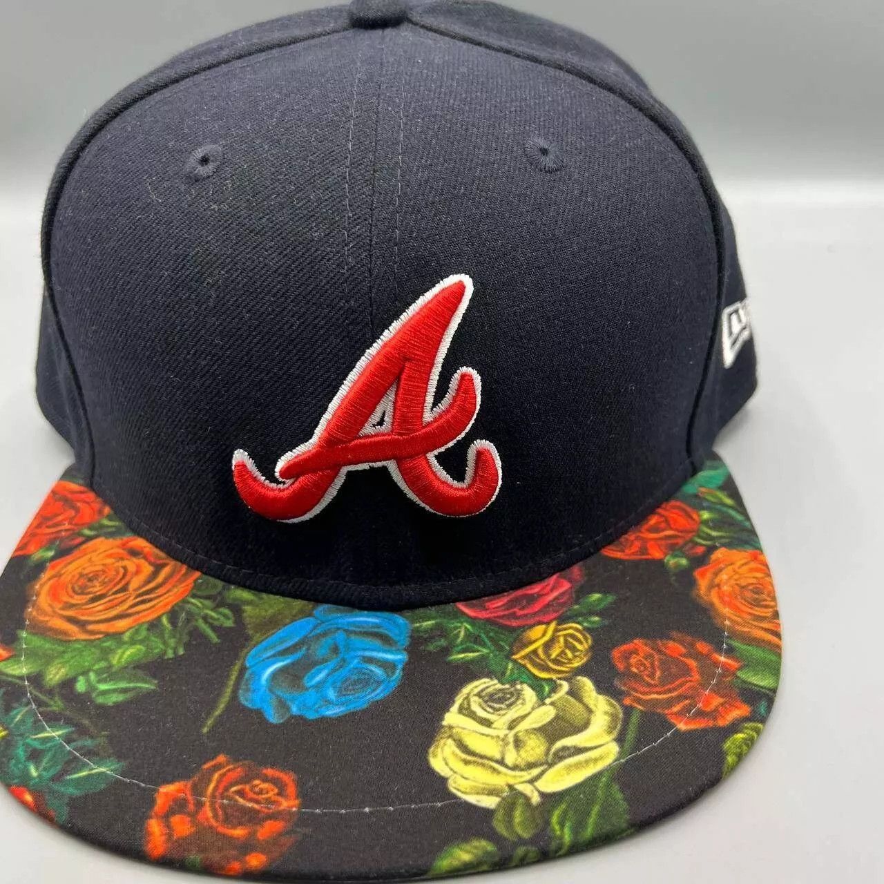 New Era Atlanta Braves Hat Men 7 5/8 Black Gray Floral MLB Fitted Size ONE SIZE - 1 Thumbnail
