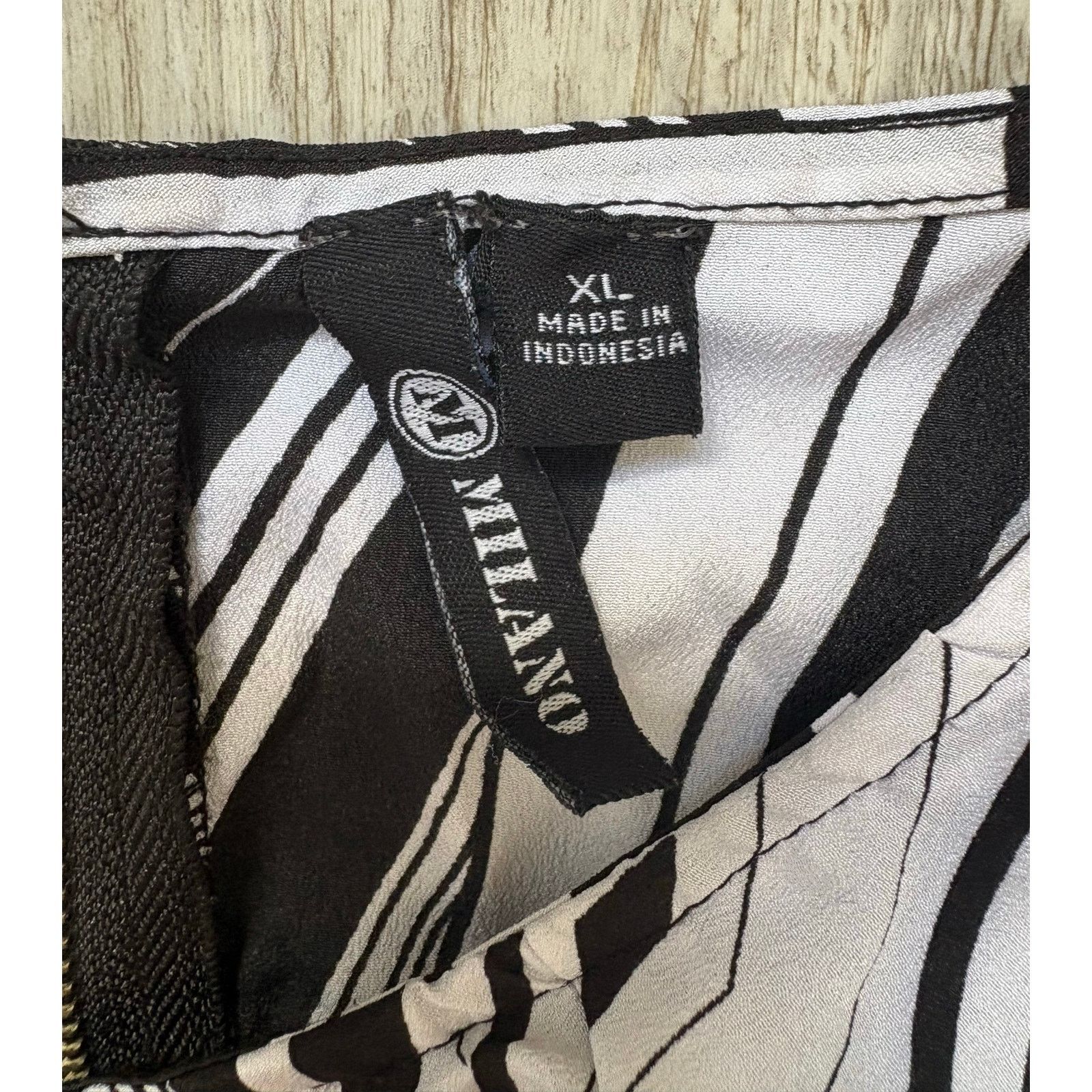 Other Milano | Women’s Sleeveless Zipper Back Blouse | XL Size XL / US 12-14 / IT 48-50 - 3 Thumbnail
