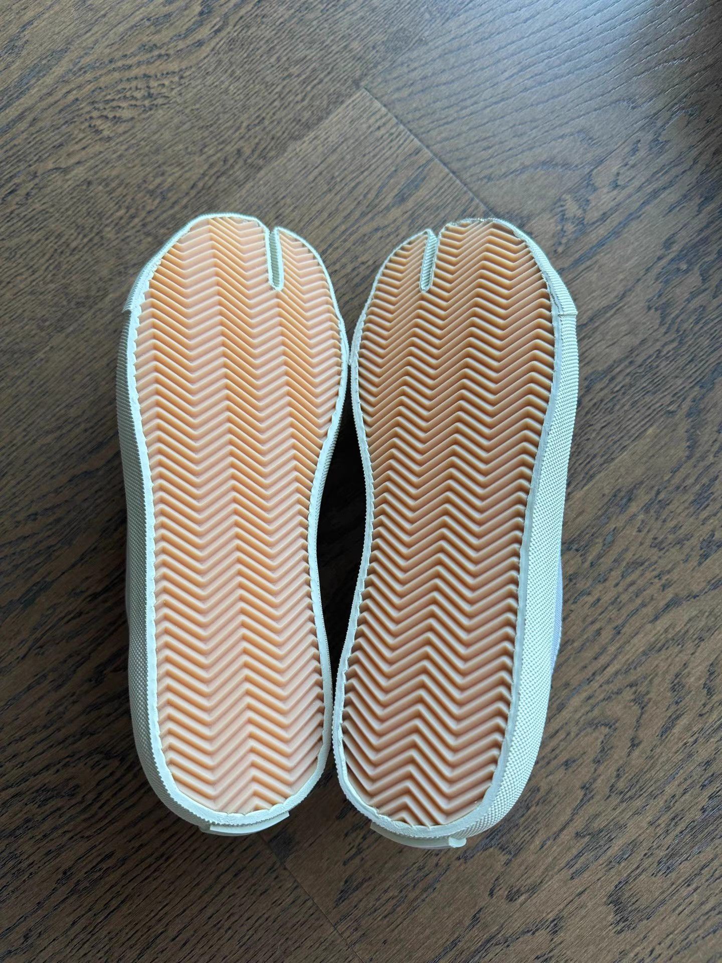 Maison Margiela Maison Margiela Tabi Ssense Exclusive Split-Toe Shoes K6 Size US 7 / EU 40 - 7 Thumbnail