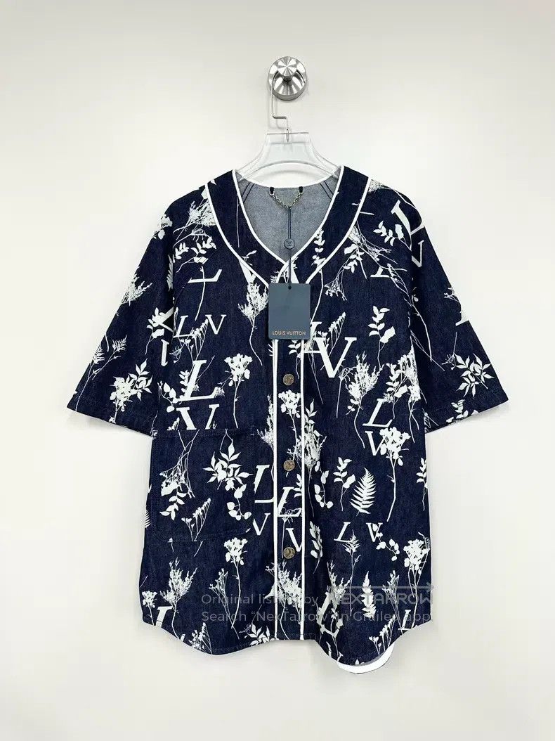 Louis Vuitton Louis Vuitton Dark Blue Wheatear Denim Baseball Short Slee Size US S / EU 44-46 / 1 - 1 Thumbnail