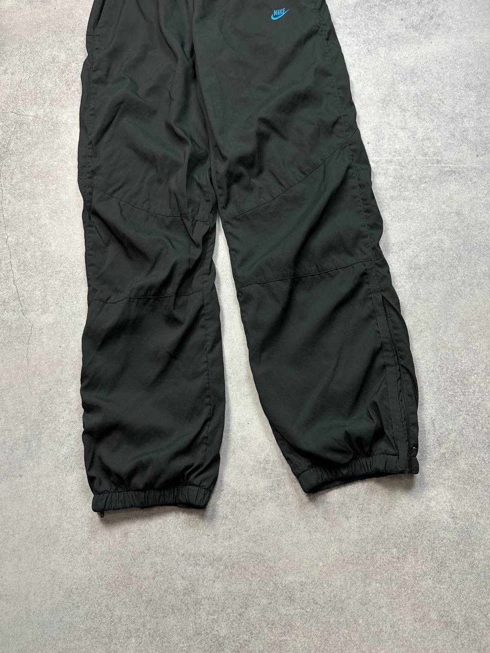 Nike Vintage Nike Nylon Track Pants, Size M – Classic Athletic Size US 32 / EU 48 - 4 Thumbnail