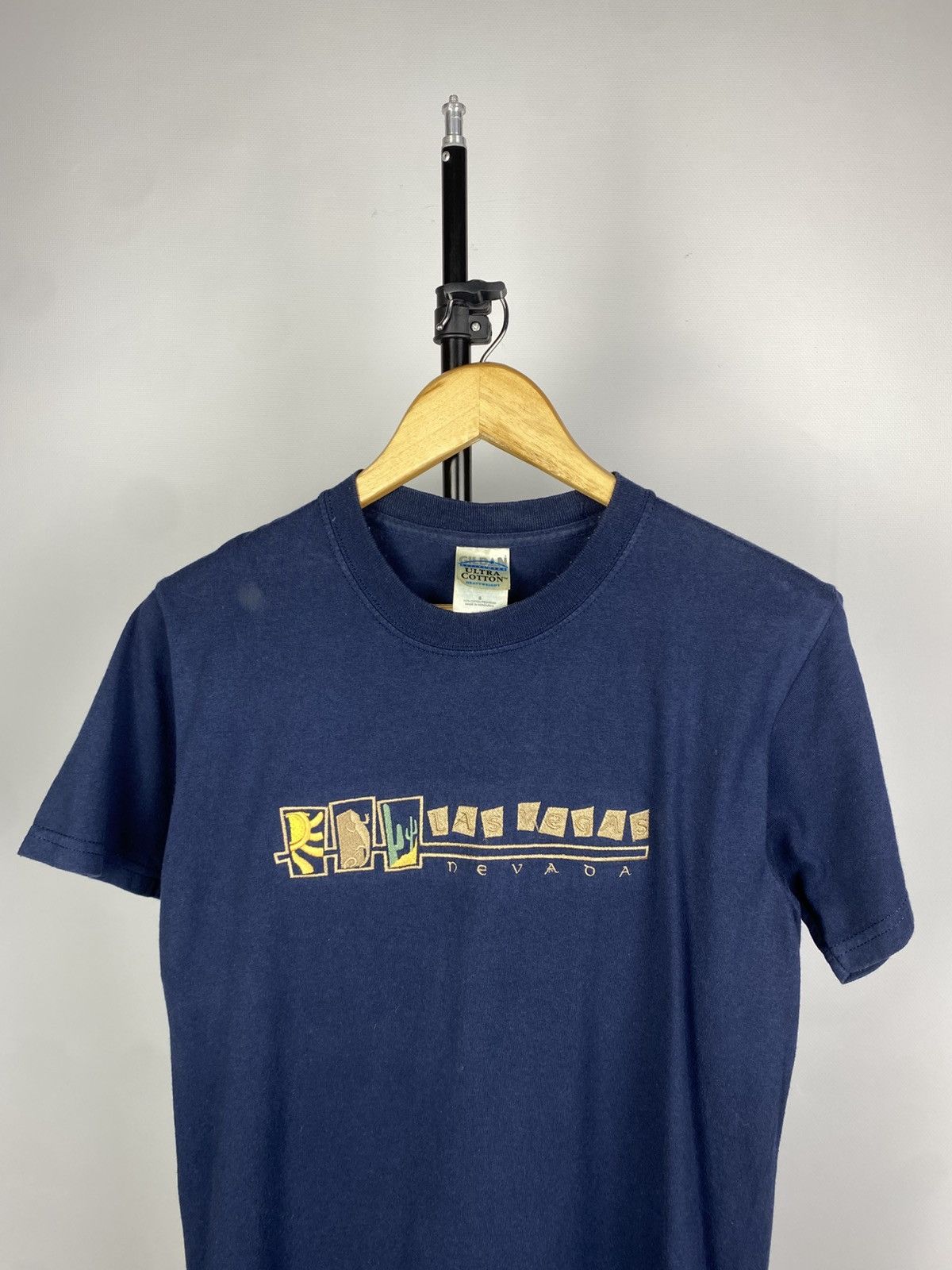 Vintage Vintage 00s Las Vegas Big Logo T Shirt Size US S / EU 44-46 / 1 - 2 Thumbnail