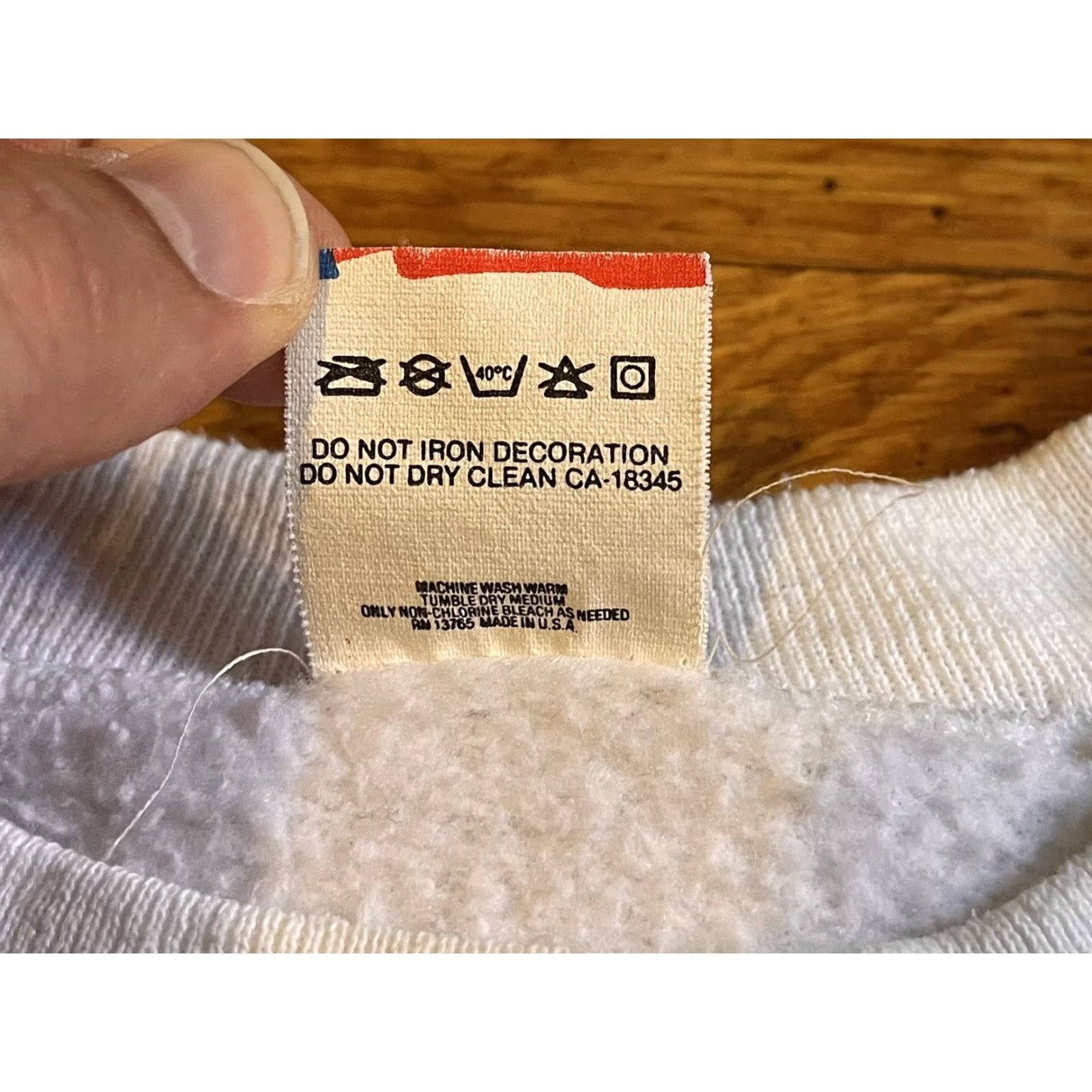 Fruit Of The Loom VINTAGE William Jewell College Homecoming 1991 Sweater Men’s 2XL White Graphic Print Raglan Sweatshirt University College Football 90s Mens Size US XXL / EU 58 / 5 - 6 Thumbnail