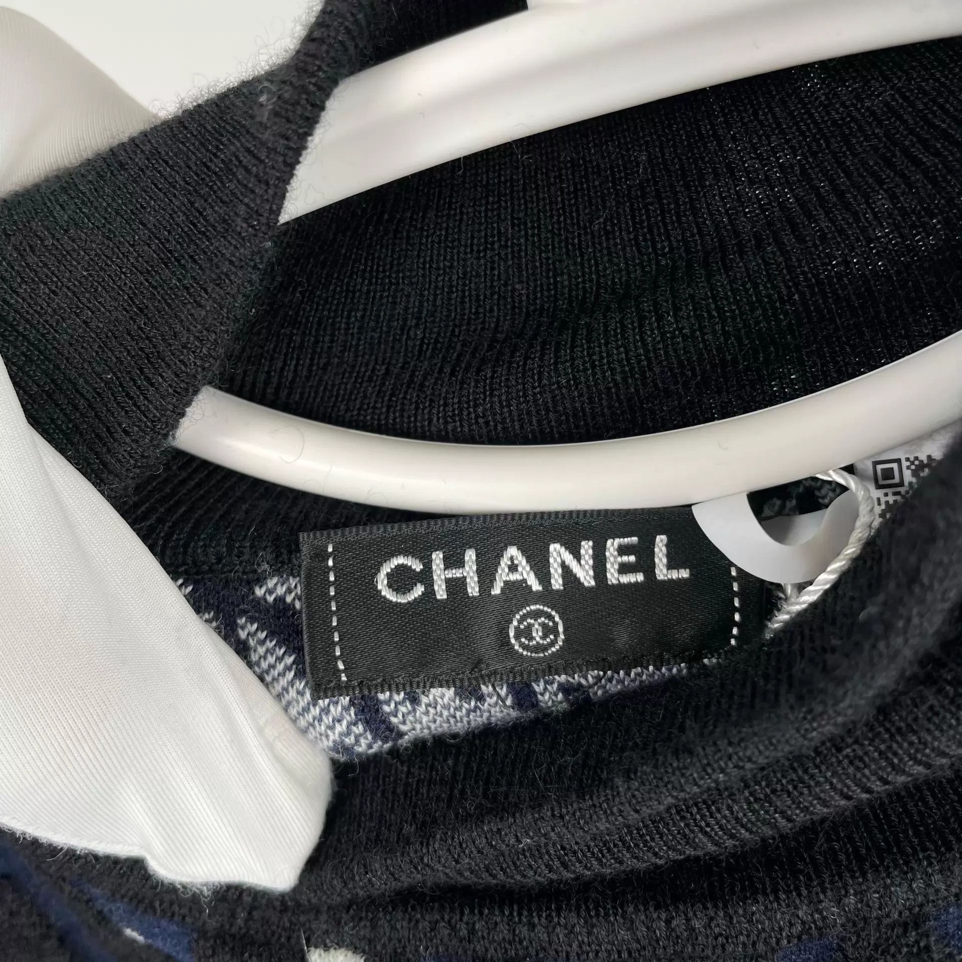 Chanel Chanel Womens Black White Logo Sweaters 34 Size XS / US 0-2 / IT 36-38 - 3 Thumbnail