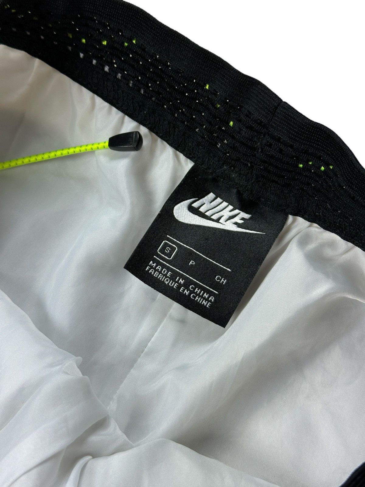 Nike Nike DNA Nylon Drill Shorts Reflective Logo Swoosh Size US 30 / EU 46 - 8 Thumbnail