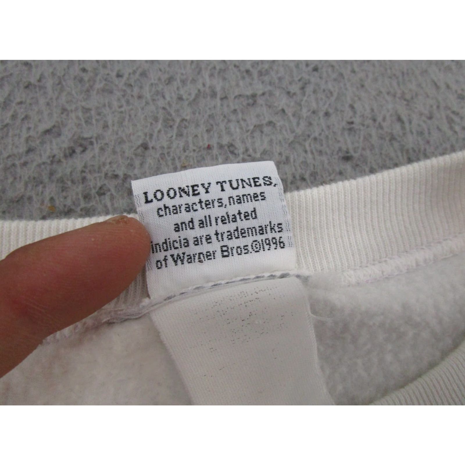 Vintage VINTAGE Looney Tunes Sweatshirt White Crew Neck Long Sleeve Mens M Bugs Bunny Holiday Graphic Print 1996 Winter Size US M / EU 48-50 / 2 - 5 Thumbnail