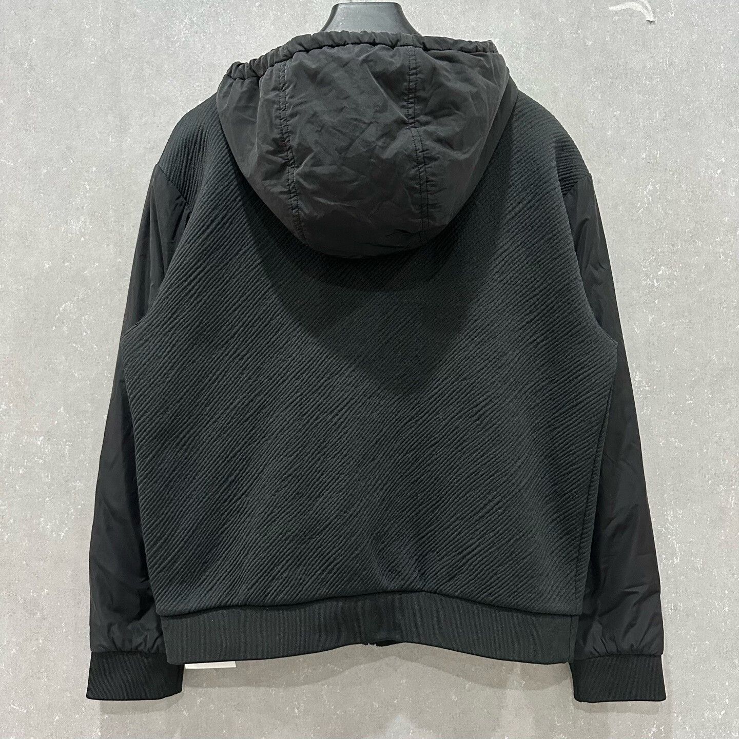 Louis Vuitton louis vuitton black logo zip hoodie jacket Size US M / EU 48-50 / 2 - 3 Thumbnail