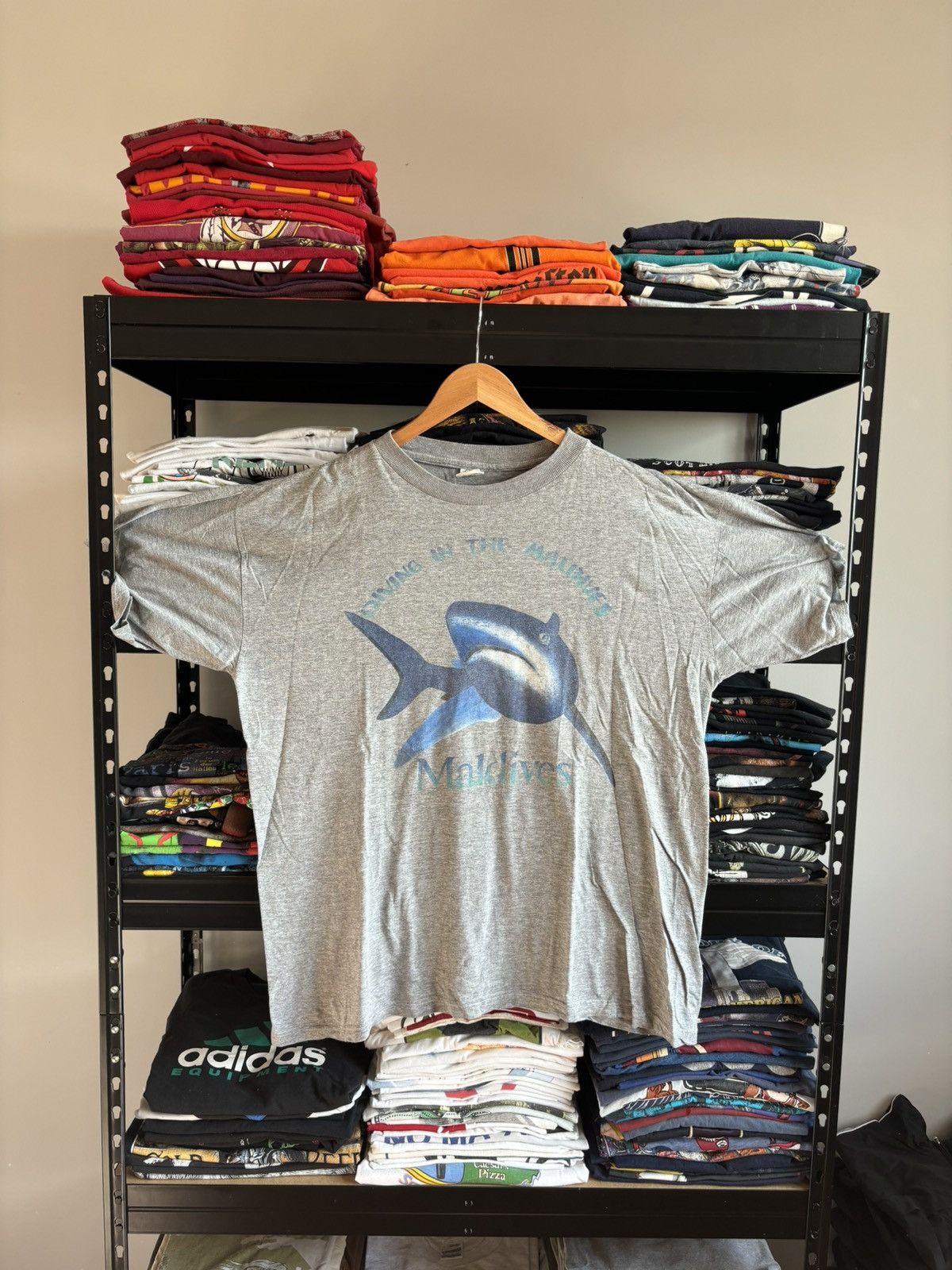 Other Vintage 90s Shark Animal Nature T-Shirt Maldives Rare Grey Size US XL / EU 56 / 4 - 1 Thumbnail