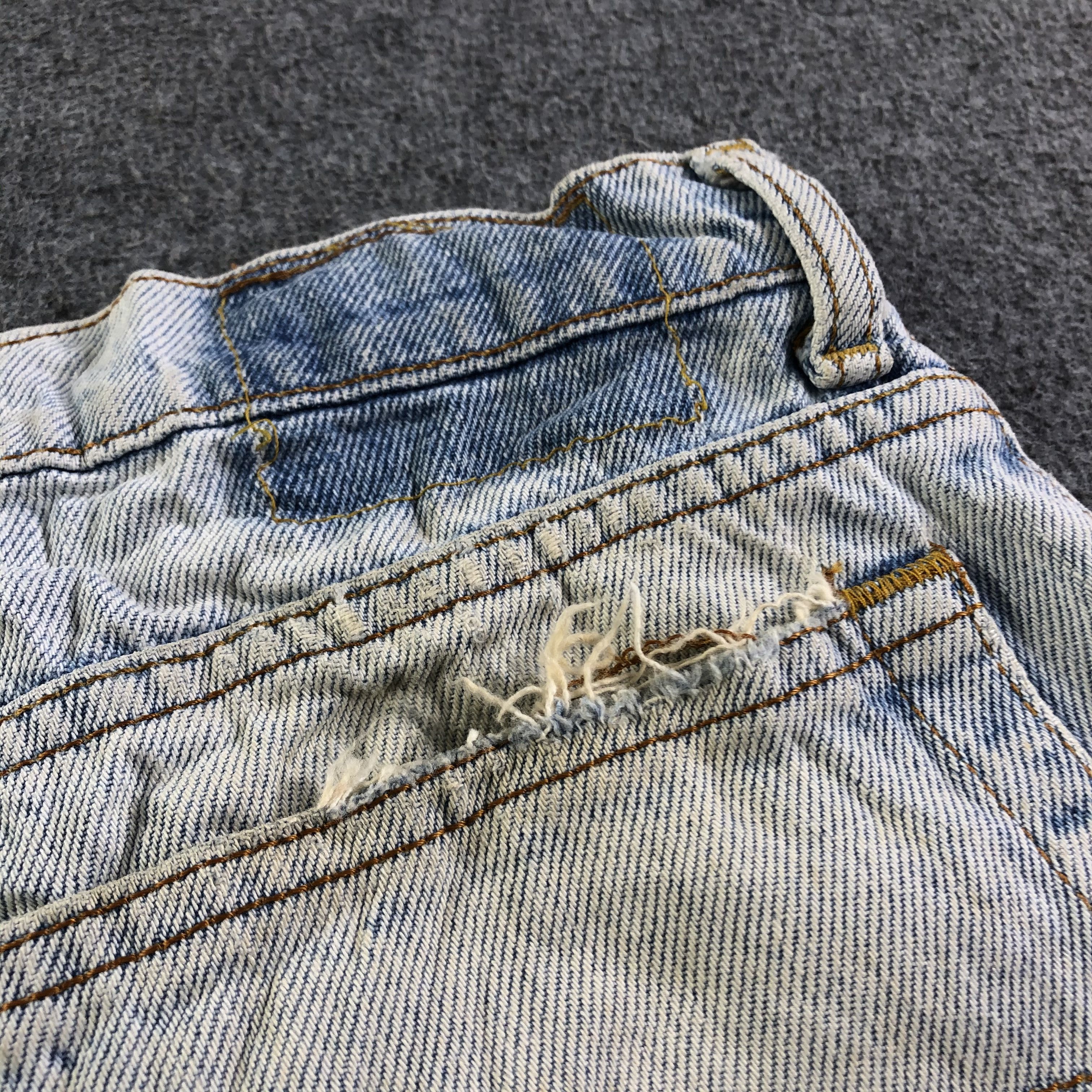 Levi's Vintage 90s Light Wash Levis Jeans-J3973 Size US 32 / EU 48 - 5 Thumbnail