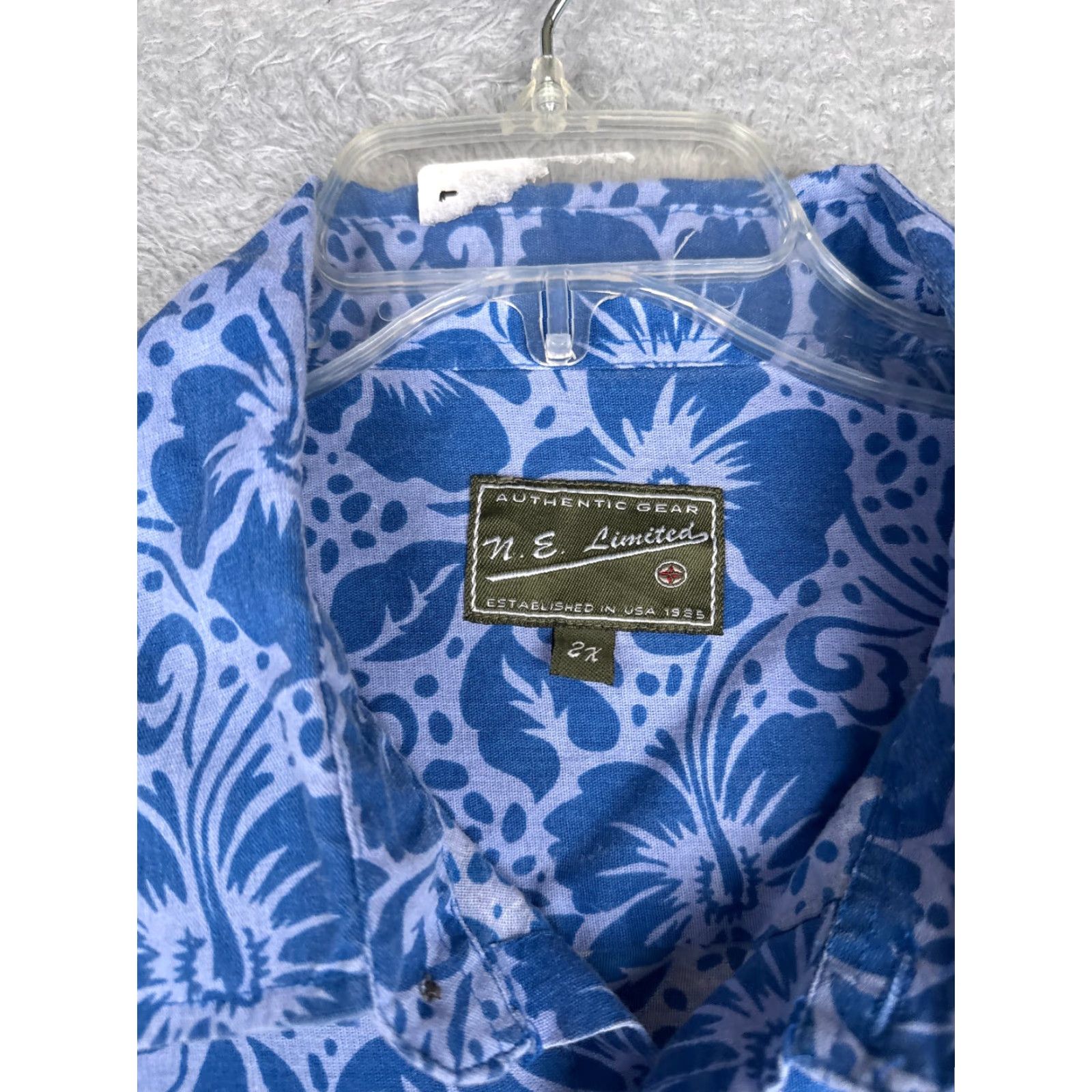 Vintage N.E. Limited Shirt Adult 2XL Blue Ombré Floral Leaf Button Cotton Hawaiian Shirt (N.E. Limited) Size US XXL / EU 58 / 5 - 7 Thumbnail