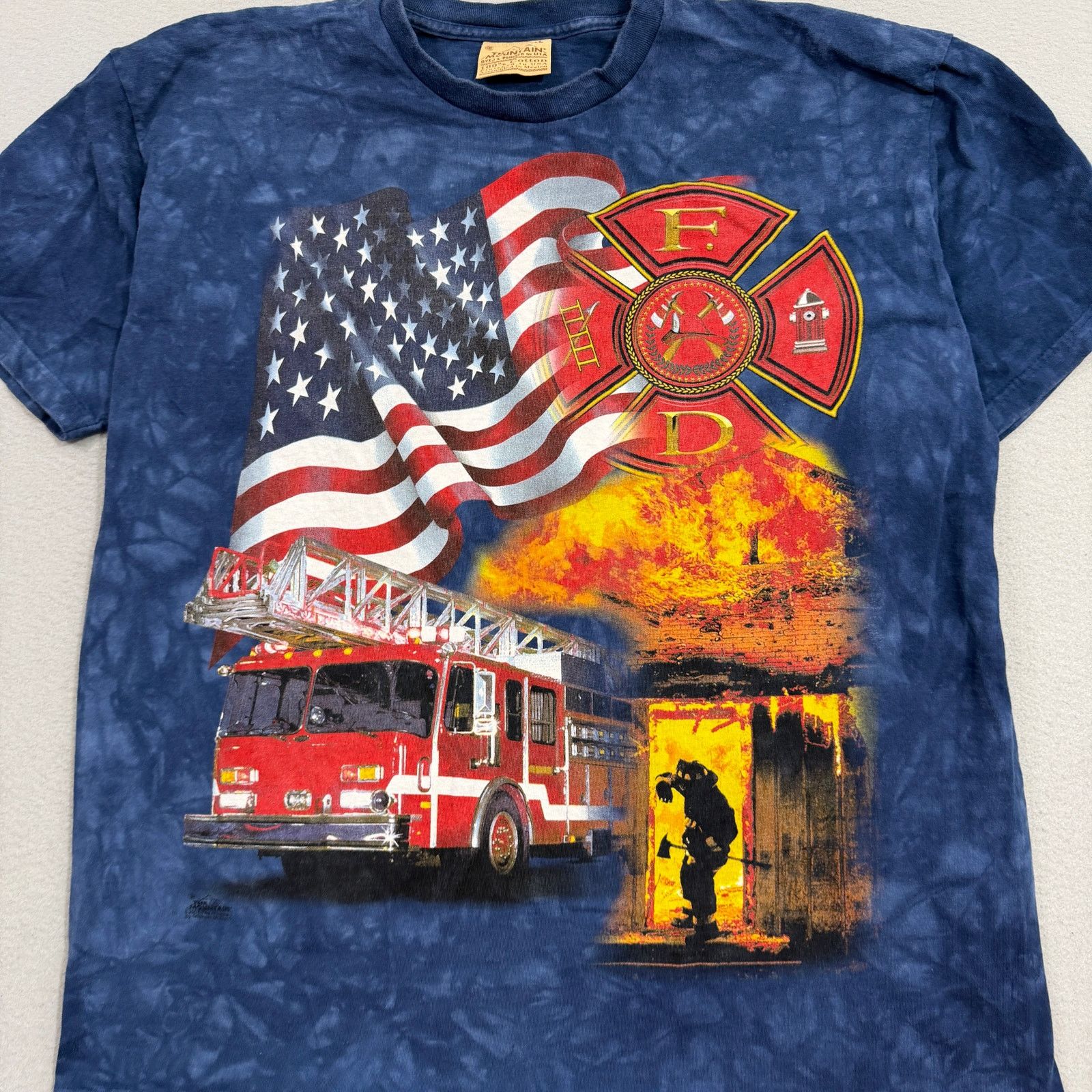 Vintage Vintage The Mountain Blue Firefighter Fire Truck Shirt XL Size US XL / EU 56 / 4 - 2 Thumbnail