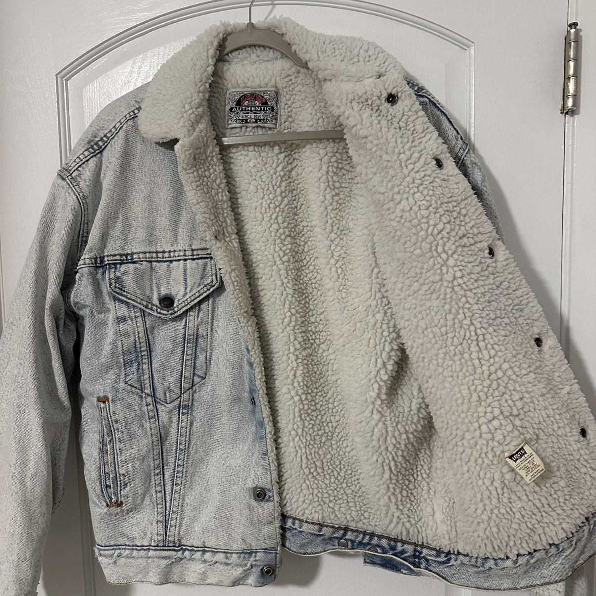 Levi's Vintage 1990s Levi's Sherpa Denim Trucker Jacket Size US XL / EU 56 / 4 - 8 Thumbnail