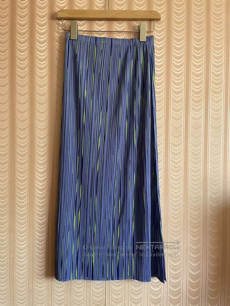 Issey Miyake Issey Miyake Pleated Blue Light Patchwork Midi Skirt Size 25" / US 0 / IT 36 - 1 Thumbnail