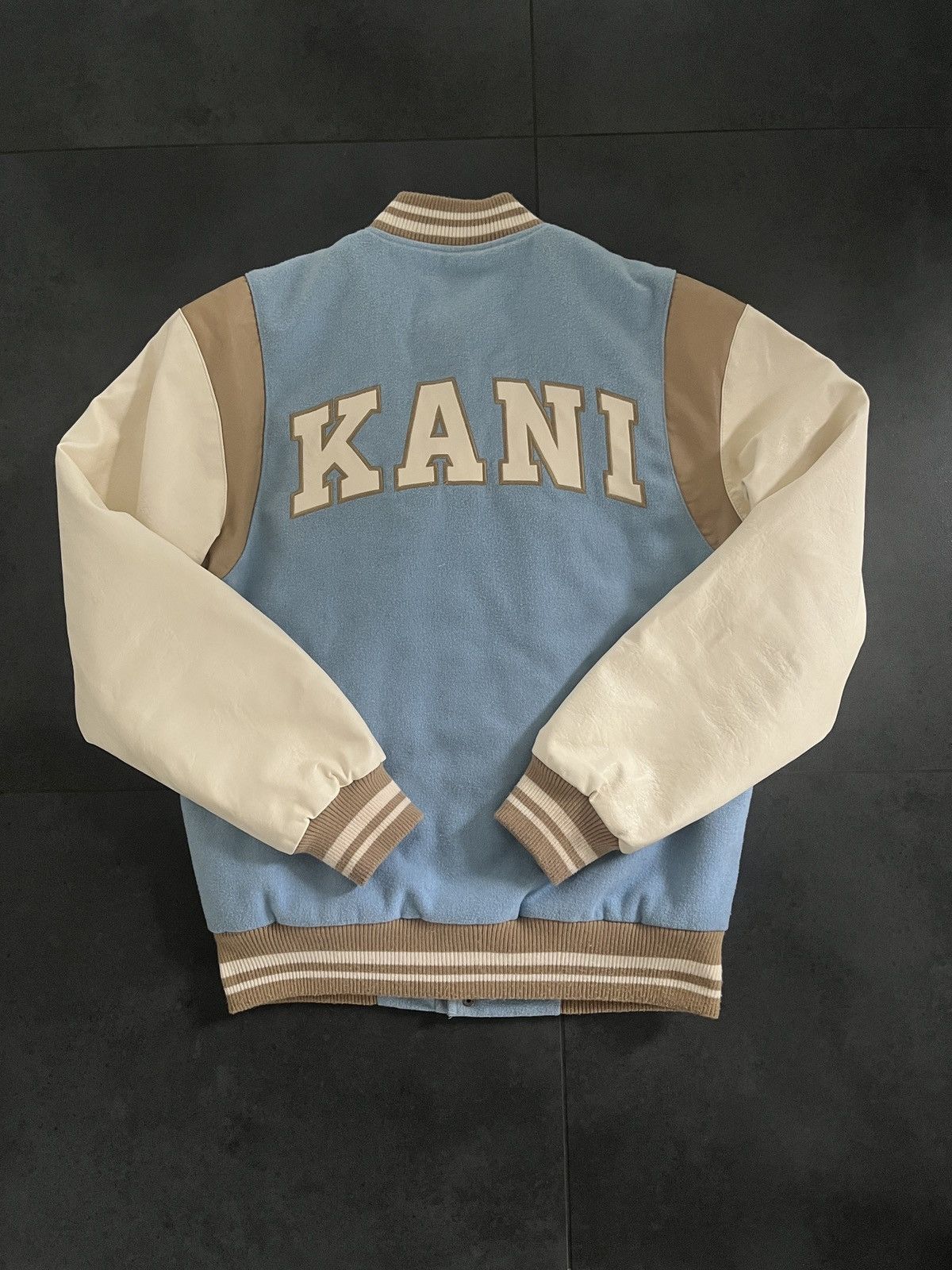 Karl Kani Karl Kani X Bomberjacket X Streetwear (Baby blue - Size s) Size US S / EU 44-46 / 1 - 2 Thumbnail
