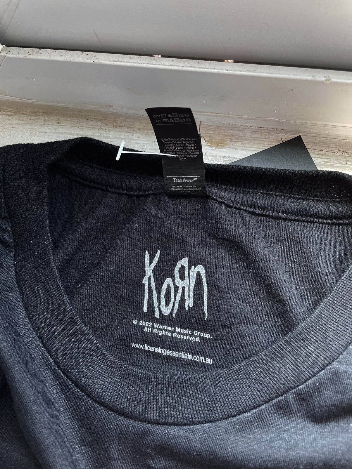 Band Tees KORN FOLLOW THE LEADER ALBUM (2022) Size US L / EU 52-54 / 3 - 6 Thumbnail