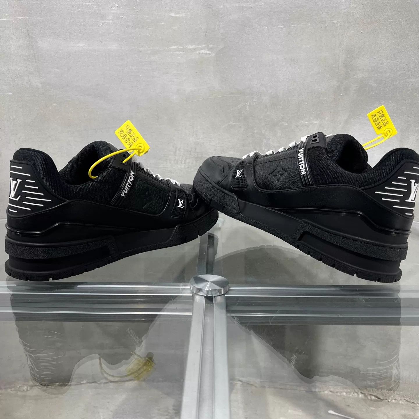 Louis Vuitton LV Trainer Black UK7 / 41 EU Size US 8 / EU 41 - 5 Thumbnail