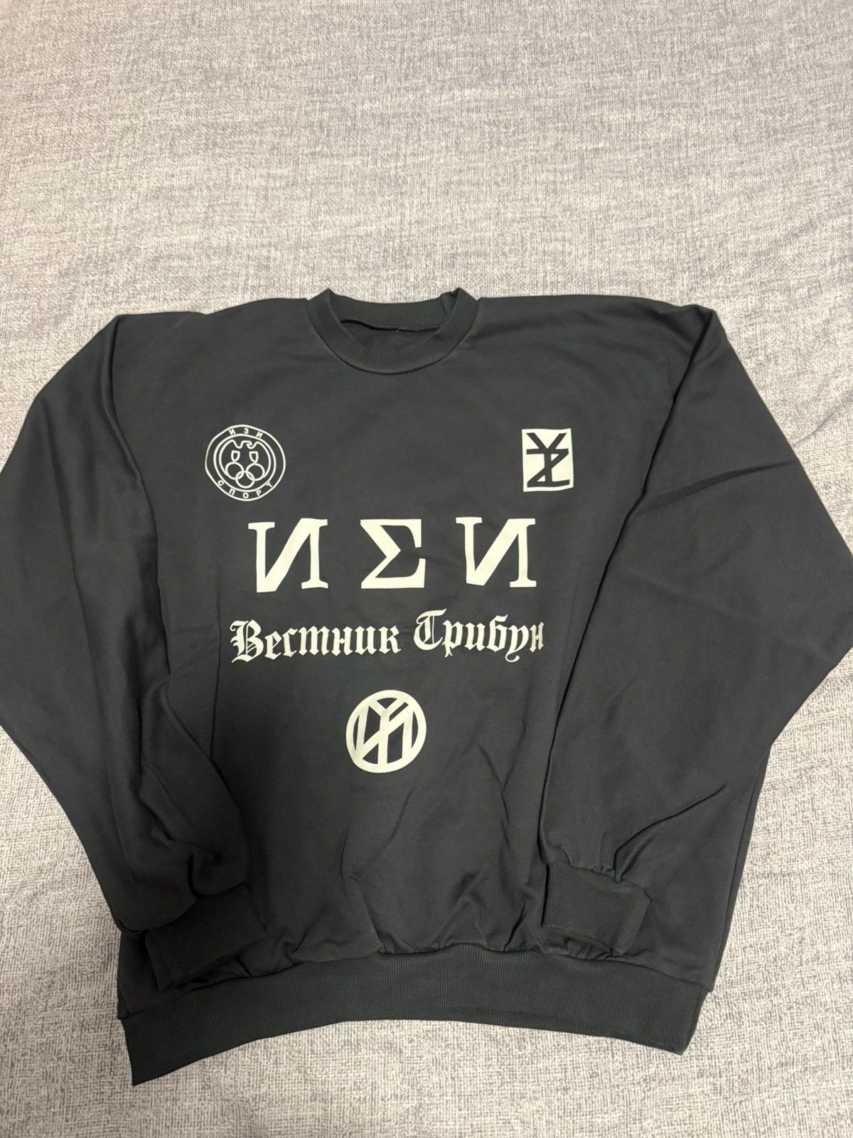 Yeezy yeezy SZNX ye Russian crewneck Shanghai china exclusive Sz2 Size US M / EU 48-50 / 2 - 1 Thumbnail