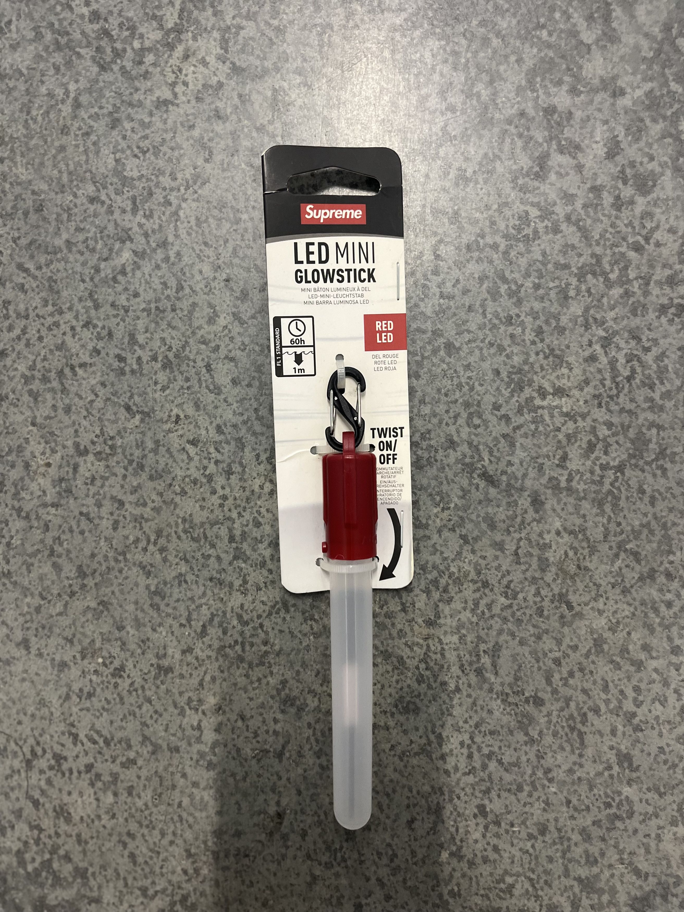 Supreme Supreme Glow stick Nite lite Keychain Size ONE SIZE - 1 Thumbnail