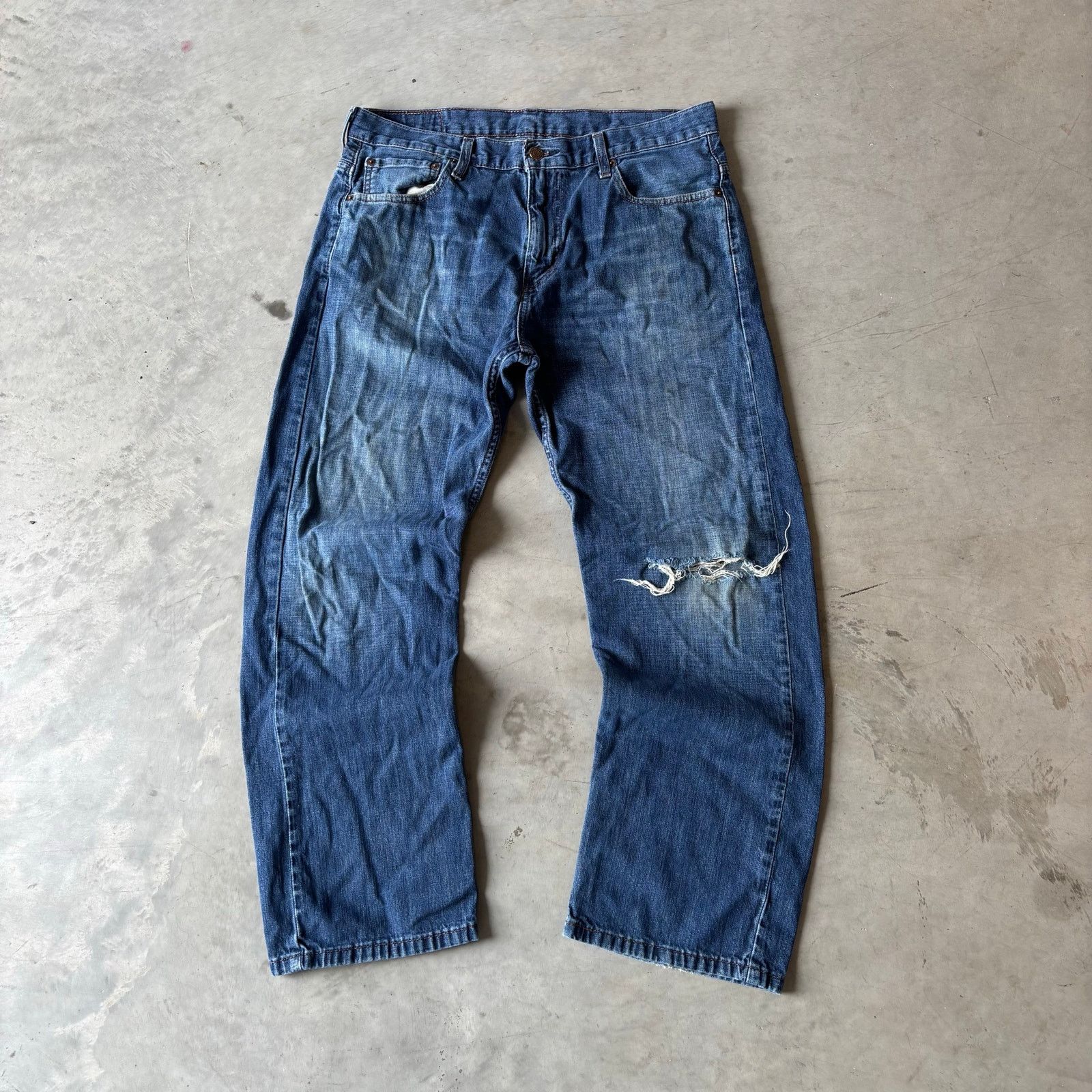 Levi's Vintage Levi’s 569 distressed baggy jeans Size US 33 - 1 Thumbnail