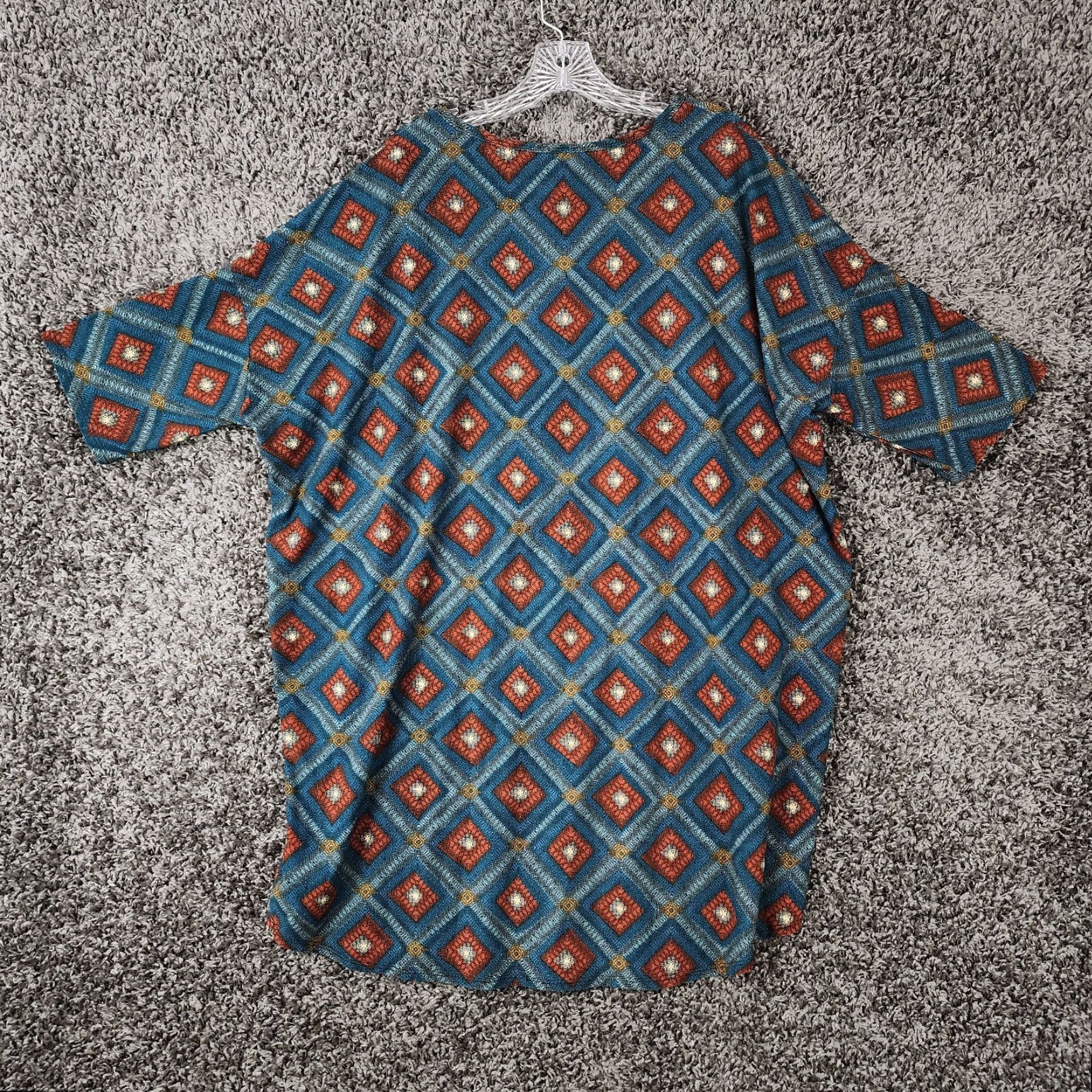 Vintage LuLaRoe Womens Blue Geometric Pattern Super Soft Short Sleeve Tee Size XL Size 40" / US 18 - 5 Thumbnail