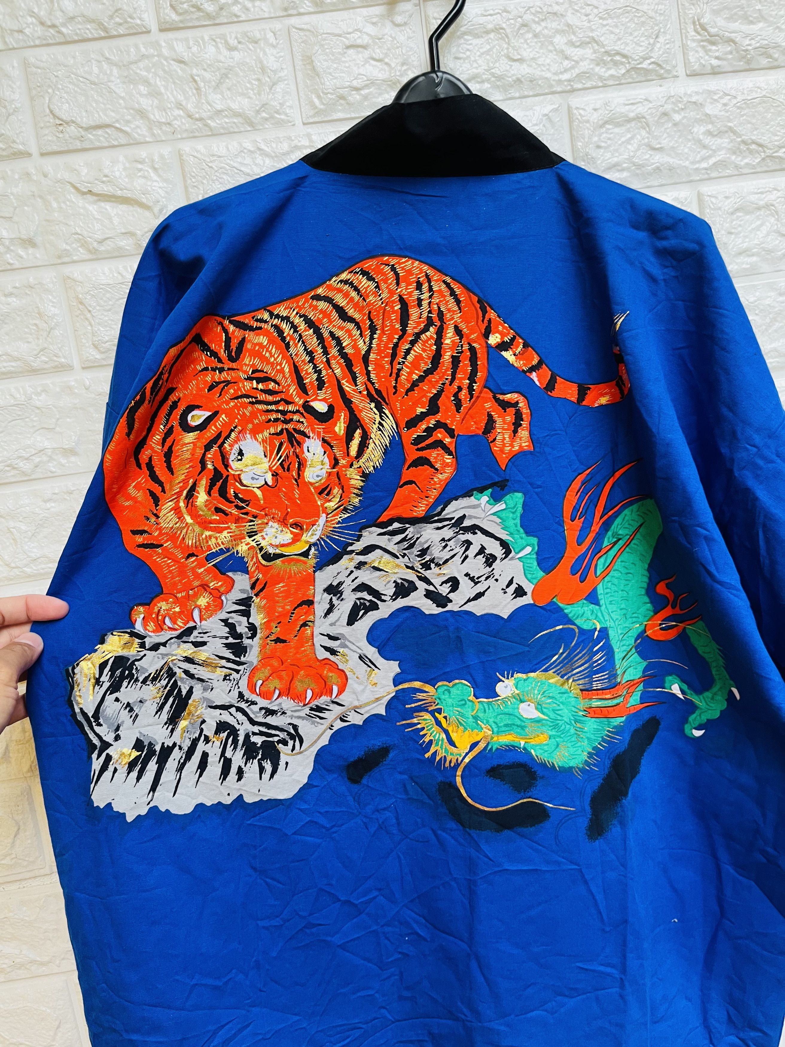 Japanese Brand × Vintage Vintage Tiger Fight Dragon Japanese Designer Fashion Style Size US L / EU 52-54 / 3 - 8 Thumbnail
