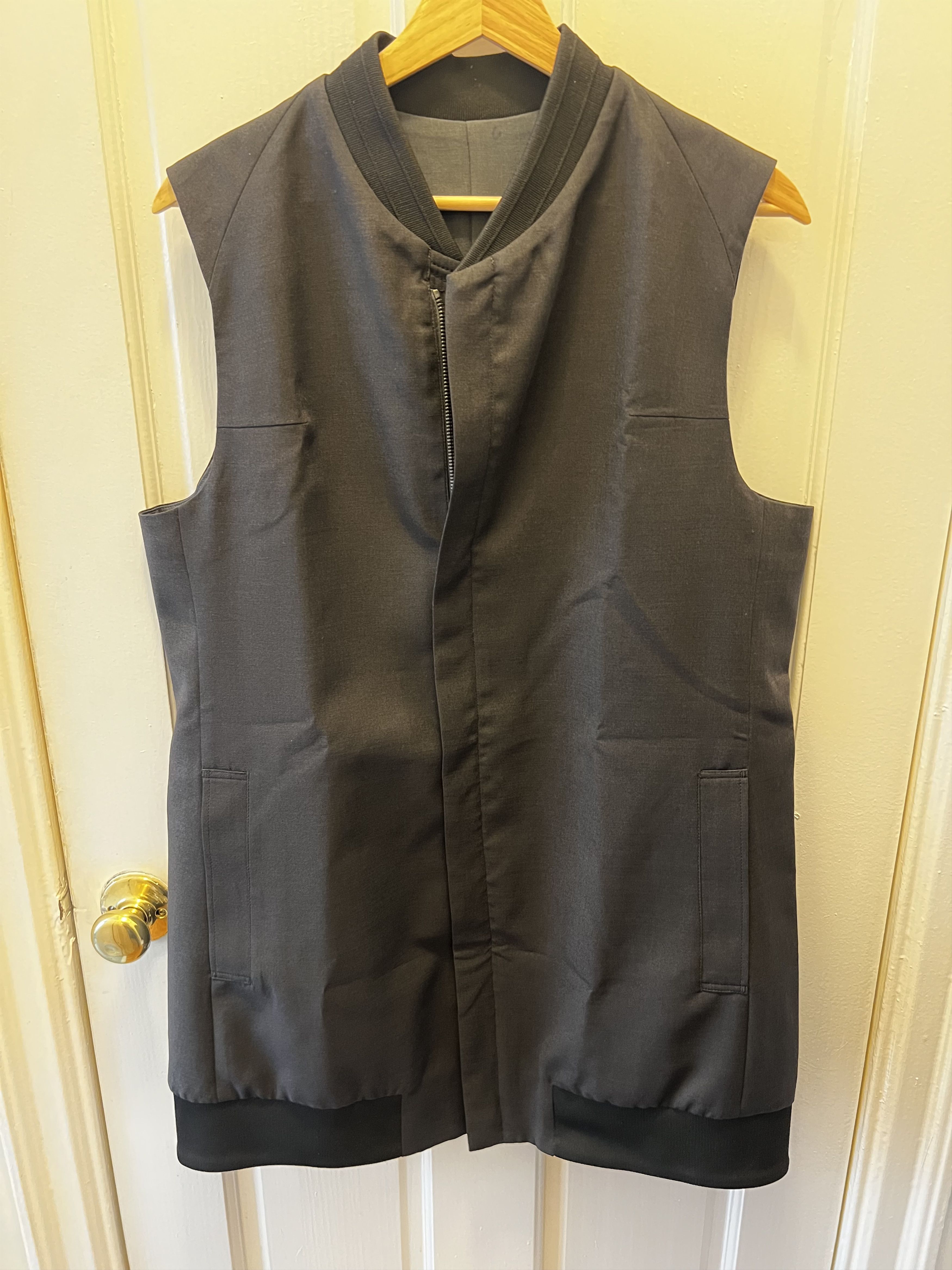 Devoa NWT $665 Zip Up Breathing Layering Vest Size US XL / EU 56 / 4 - 1 Thumbnail