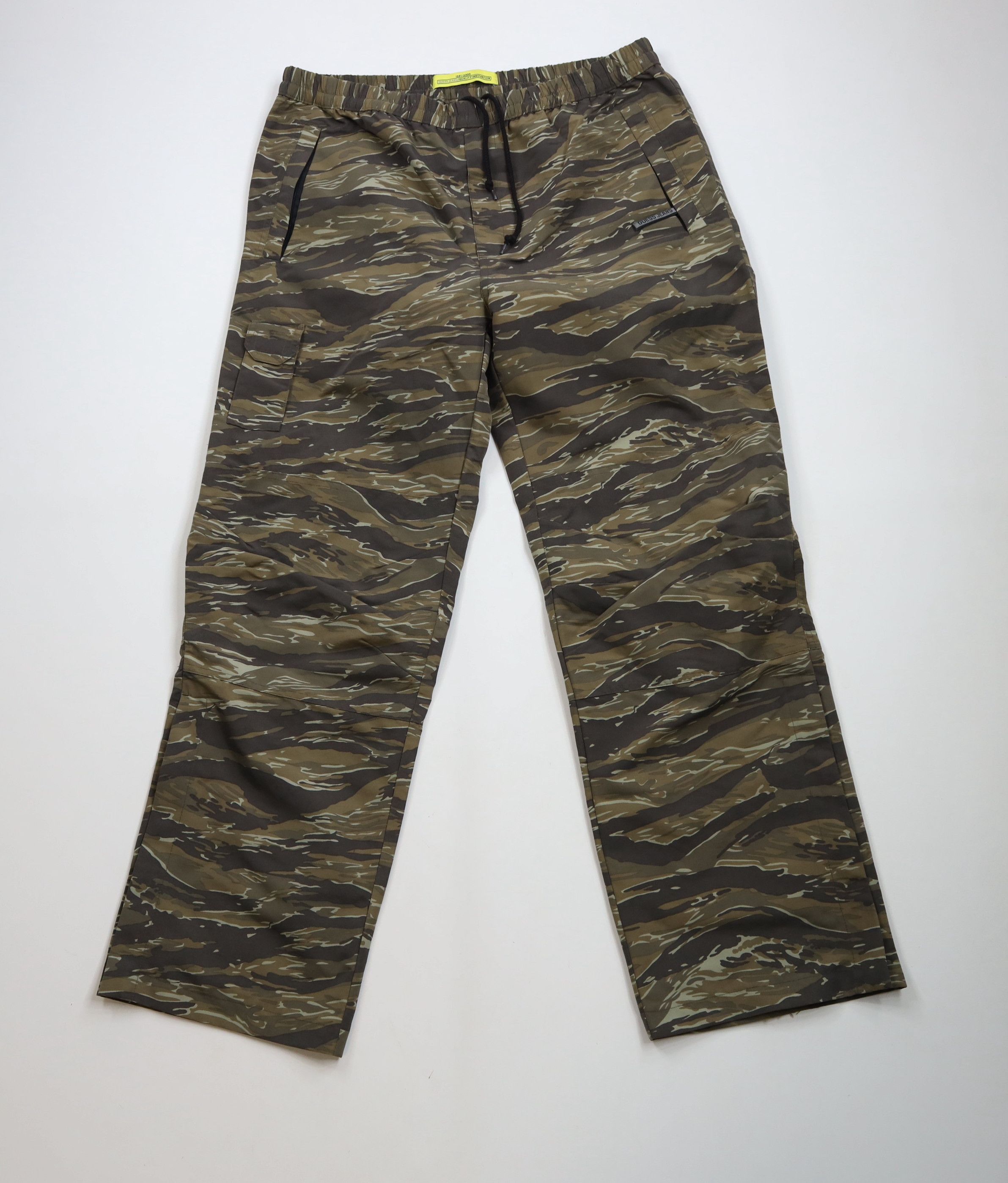 Guess × Vintage Vintage Y2K 2000 Guess Lined Wide Leg Camouflage Pants Nylon Size US 38 / EU 54 - 1 Thumbnail