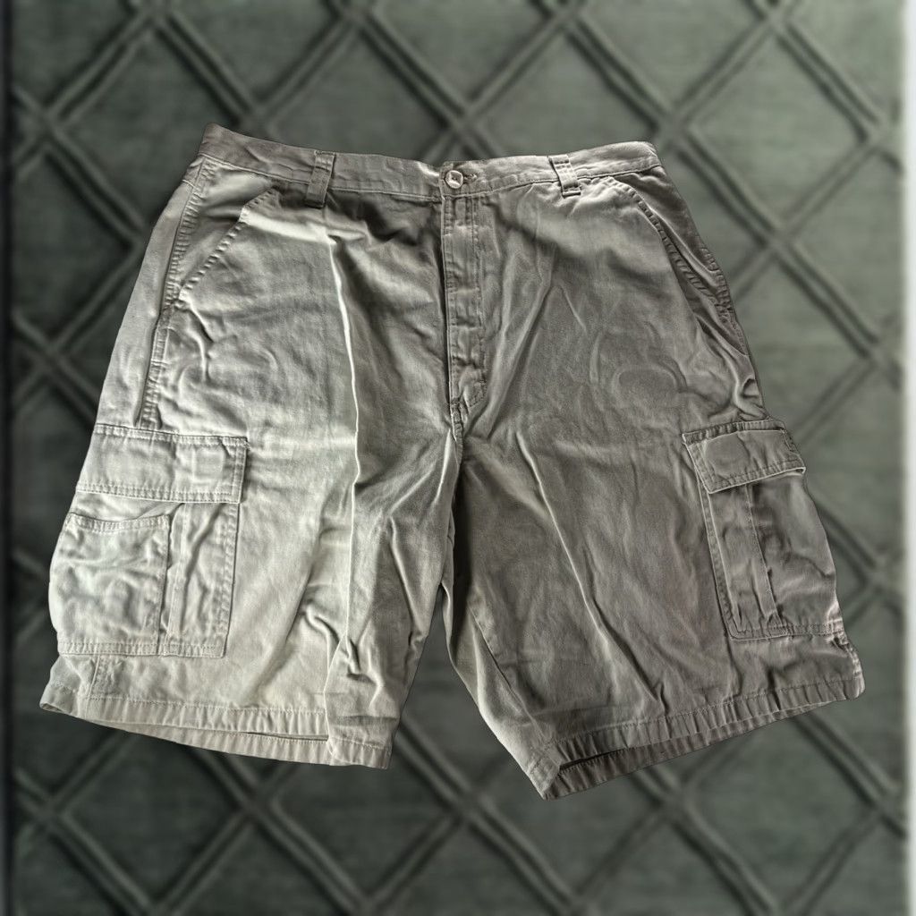 Wrangler Wrangler Cargo Shorts Men’s 40 Tan Khaki Relaxed Fit Y2K Baggy Utility Shorts Cargo Shorts Mens 40 Beige Pockets Size US 40 / EU 56 - 1 Thumbnail