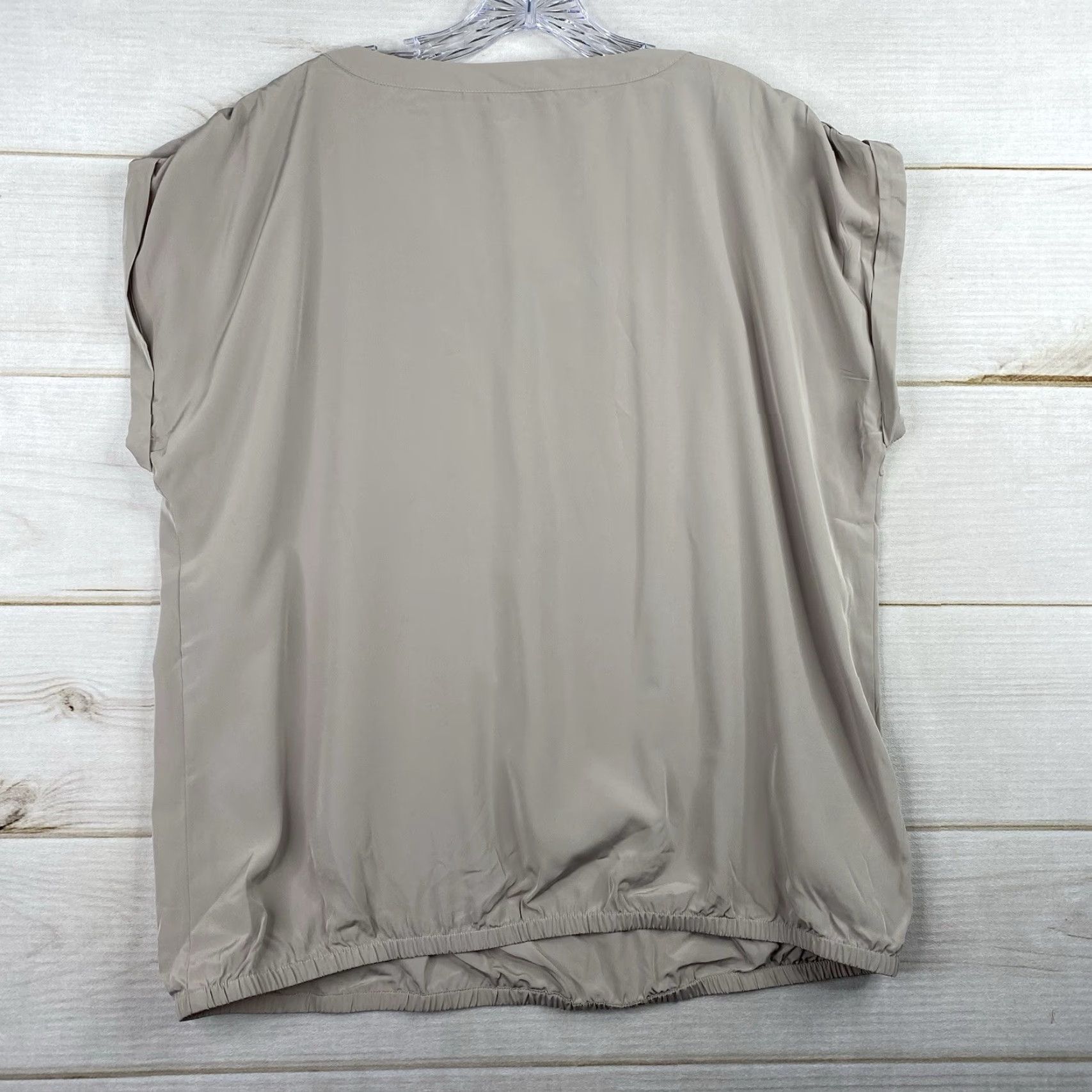 Ann Taylor Ann Taylor Loft Top Blouse Womens XL Beige Pockets 1/2 Button Up Flowy Minimalist Size XL / US 12-14 / IT 48-50 - 8 Thumbnail