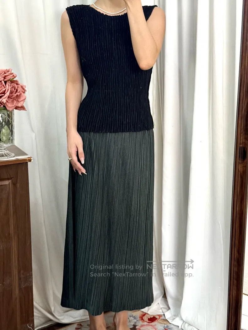 Issey Miyake Issey Miyake size:3 Dark Green Pleated Midi Skirt Size 22" - 1 Thumbnail