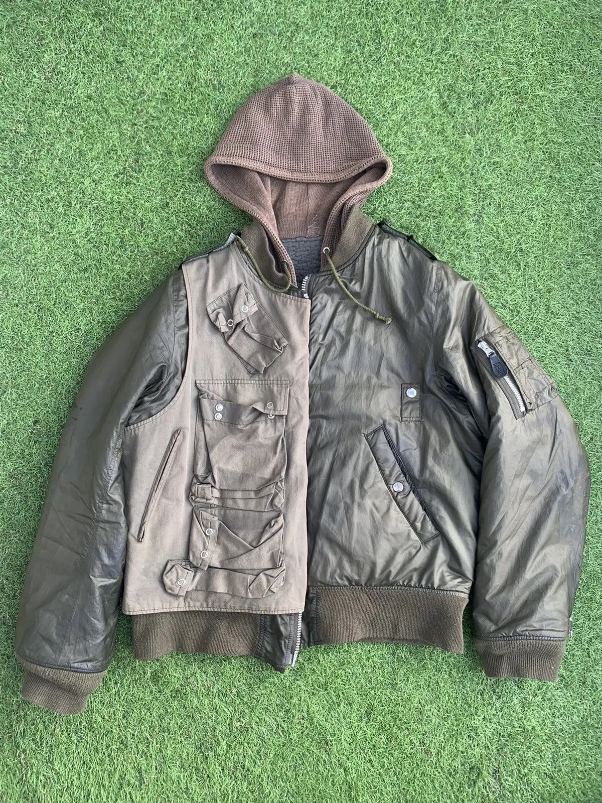 Undercover × Vandalize AW06 undercover x vandalize multi pocket bombers Size US M / EU 48-50 / 2 - 4 Thumbnail