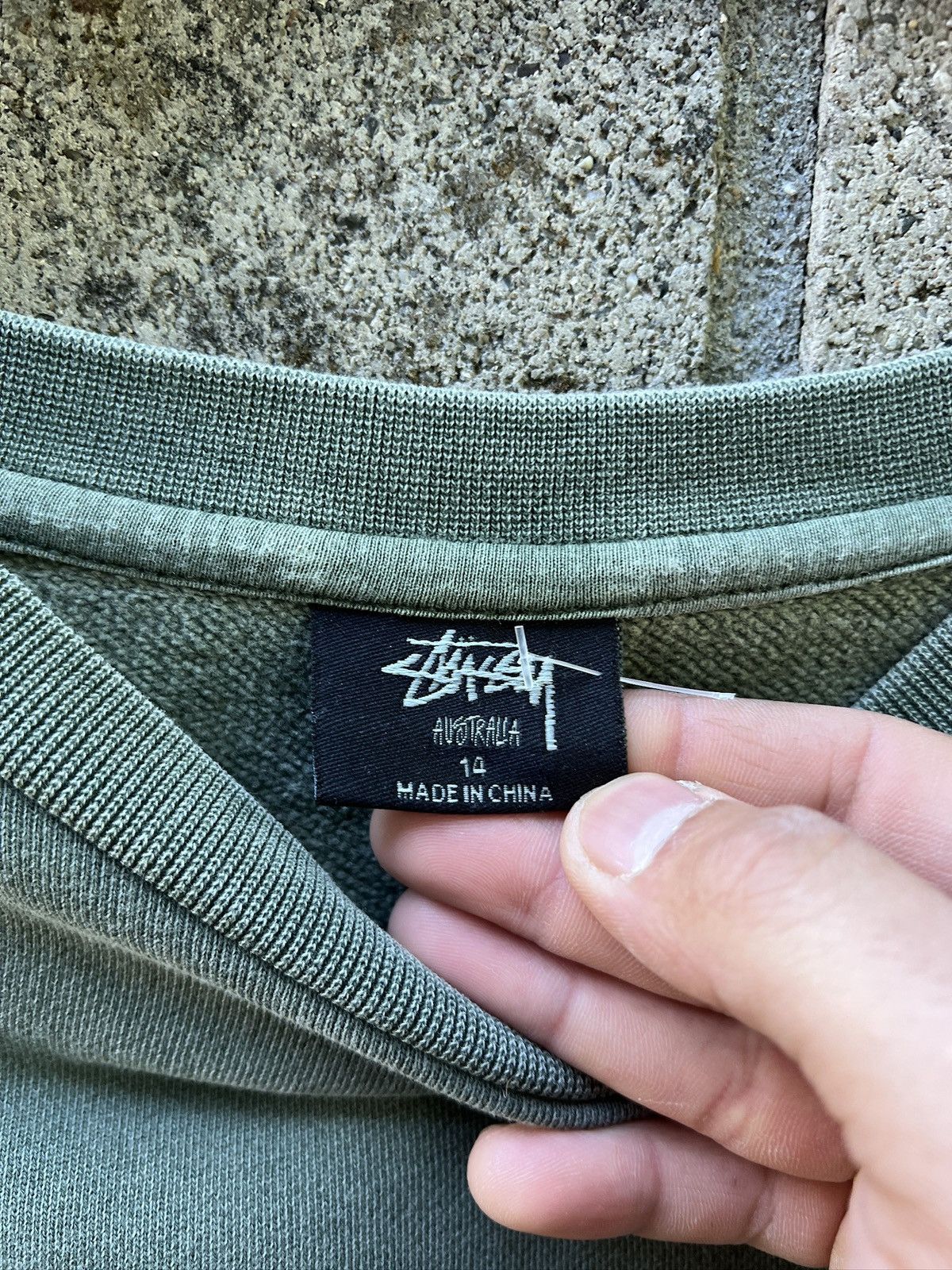 Stussy 00’s Boxy Stussy Australia Sweatshirt Size US L / EU 52-54 / 3 - 5 Thumbnail