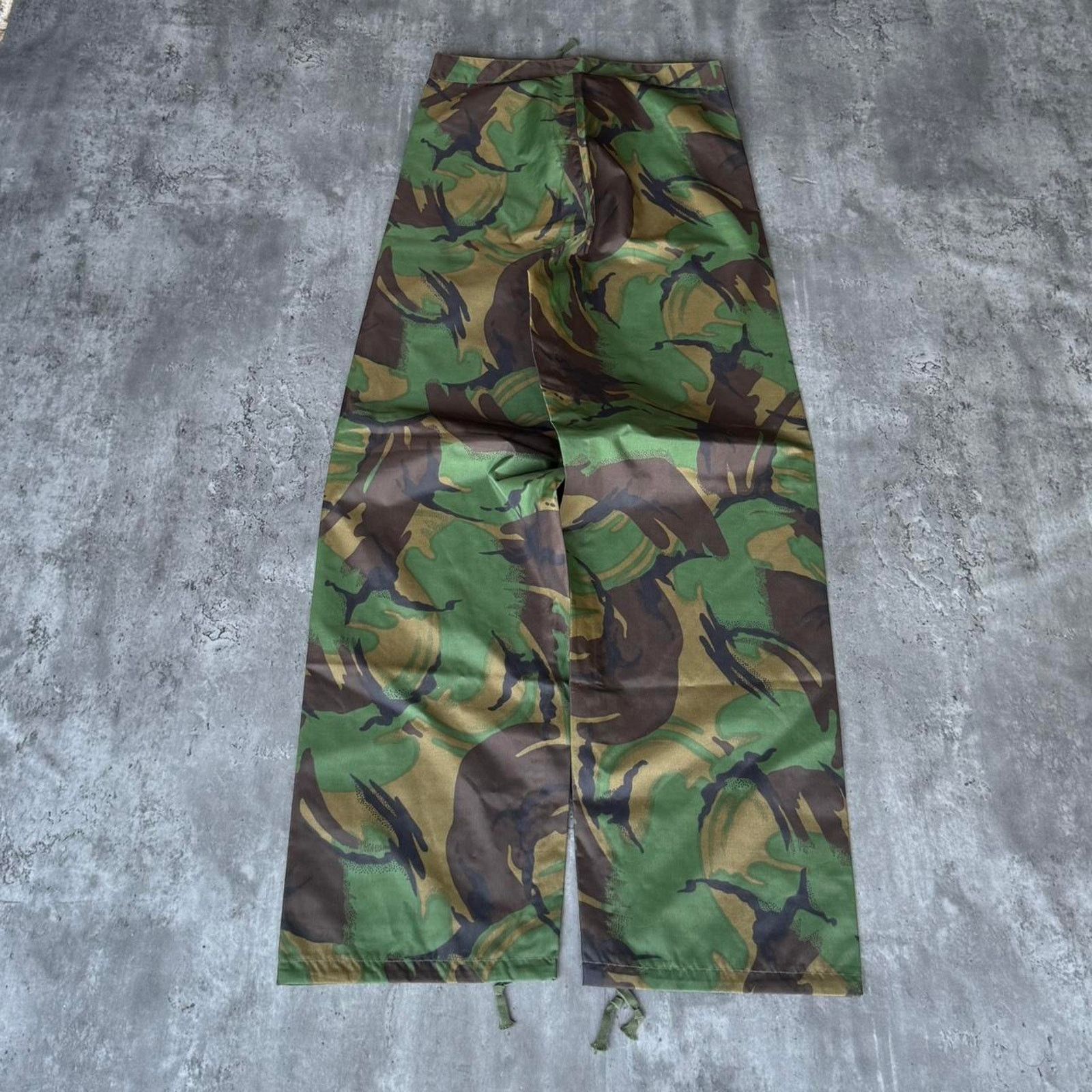 Vintage Vintage Y2K Camo Baggy Rainwear Cyber Skater Utility Pants Size US 32 / EU 48 - 2 Thumbnail